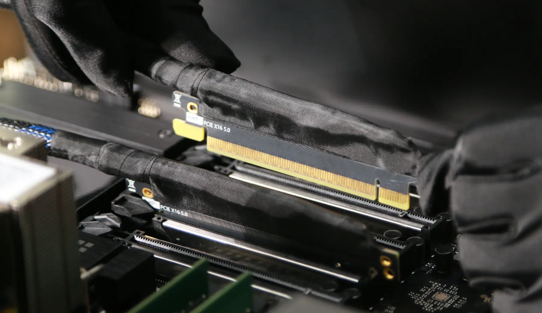 Attaching the correct PCIe riser ends to the motherboard
