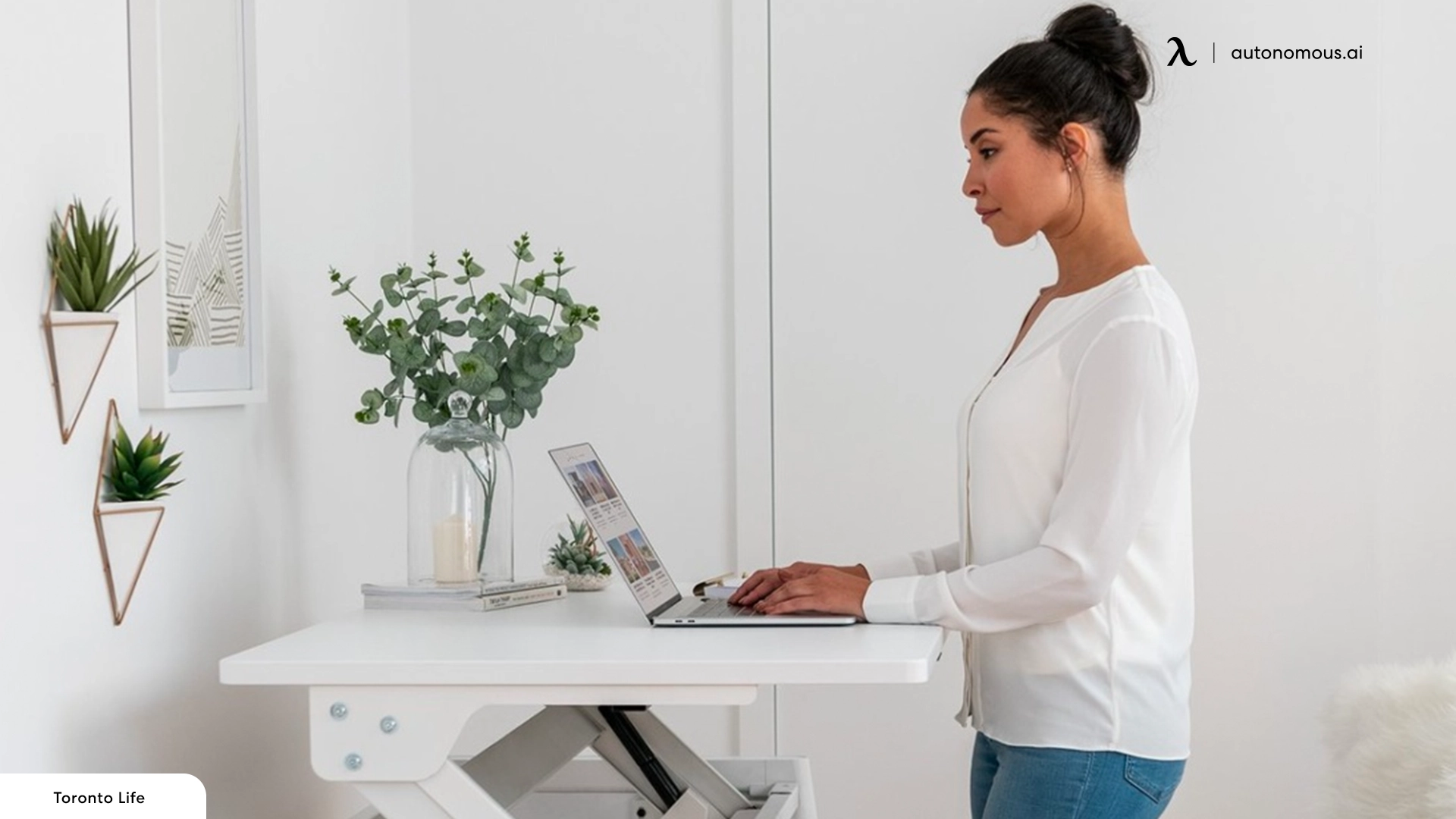 Benefits of Using a Raised Desk Stand 