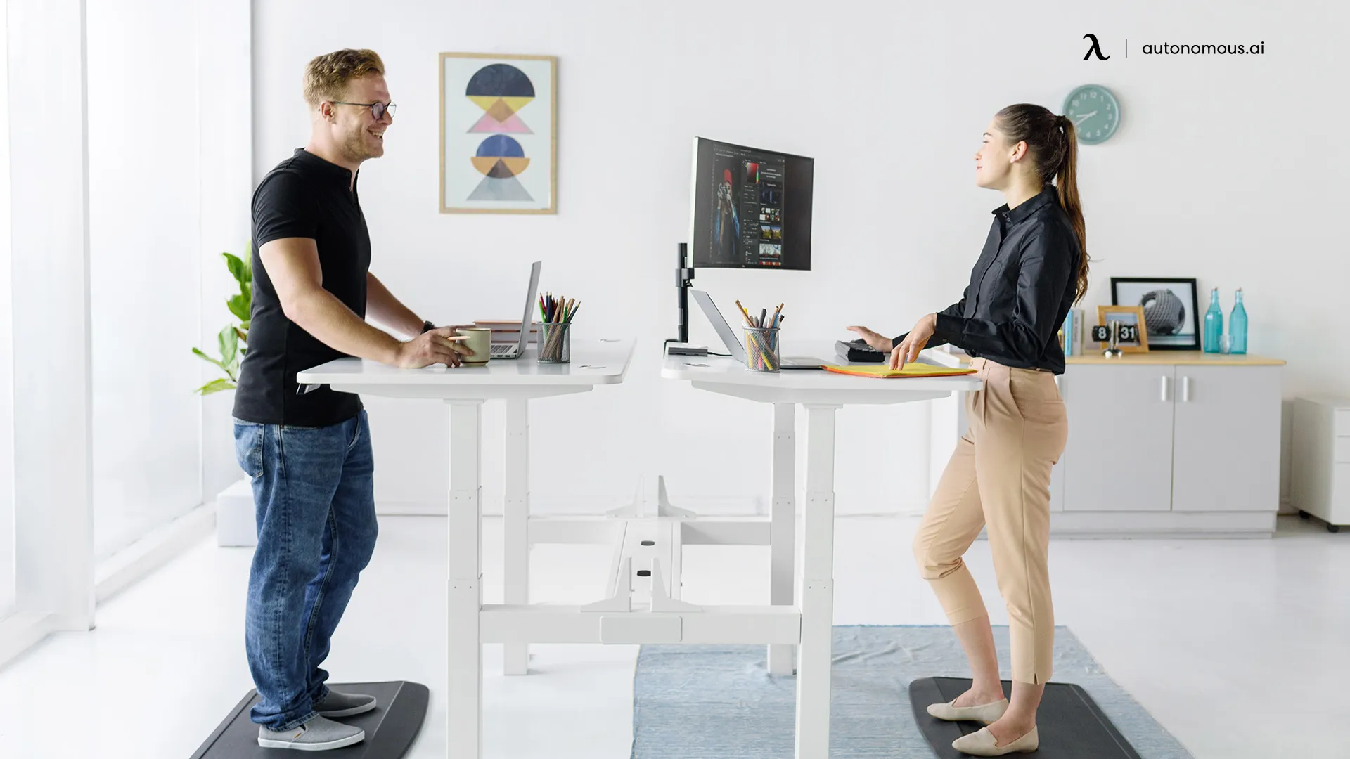 How Standing Desks Can Be Beneficial in Preventing Tech Neck?