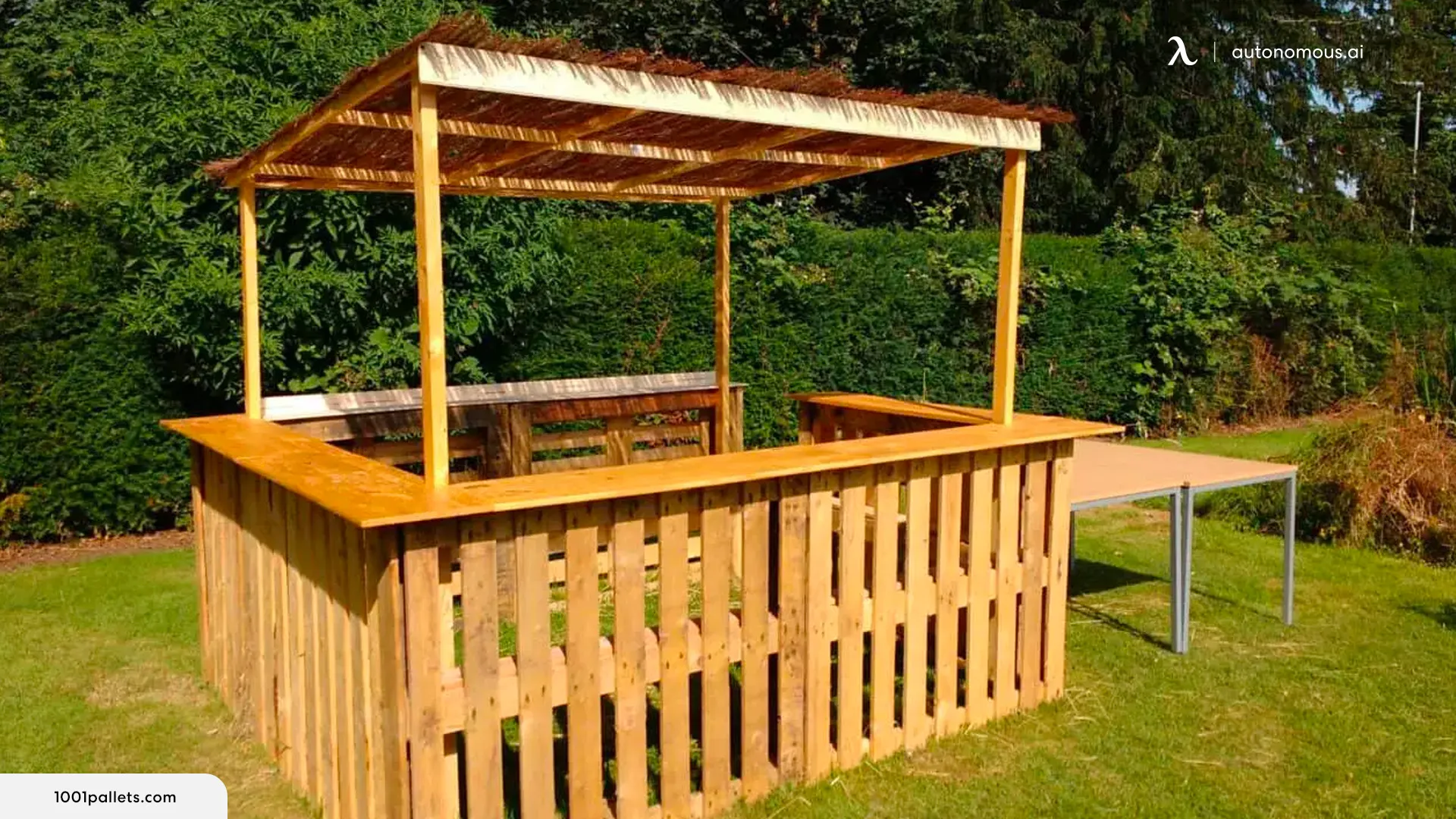 Outdoor Pallet Bar with a Roof - Outdoor bar plans with a roof