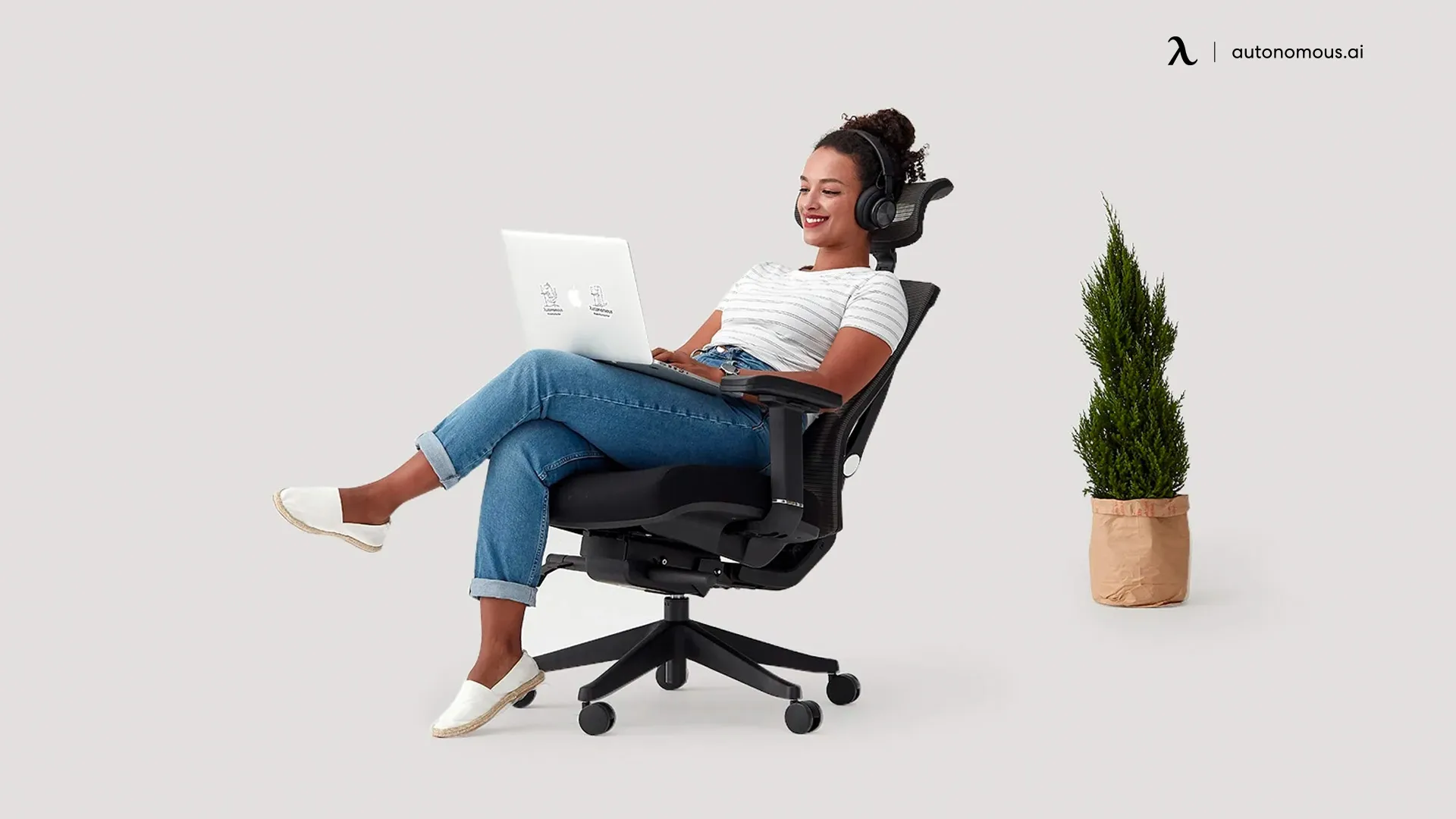 Top Black Desk Chairs with Wheels: Comfort & Mobility Reviewed