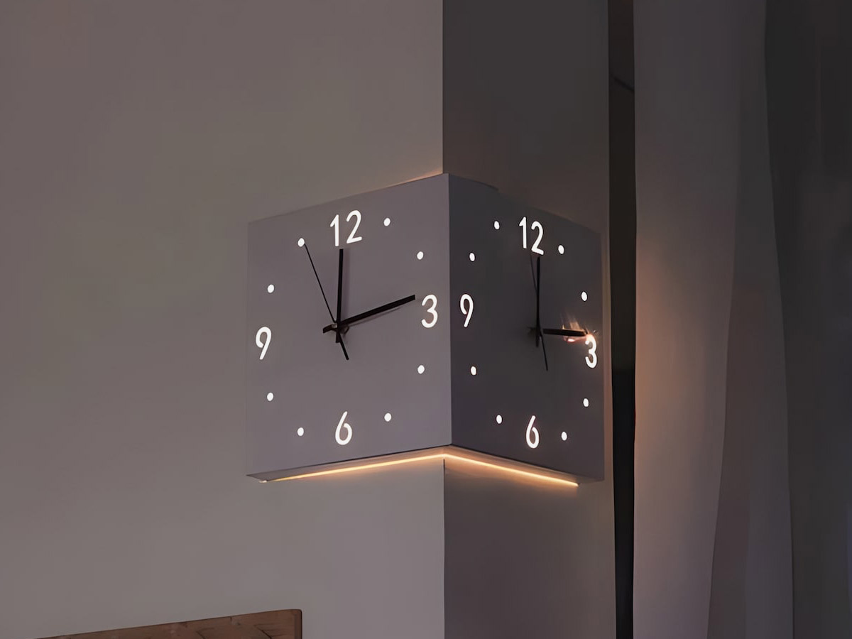 Lamp Depot Corner Clock: Smart Activation
