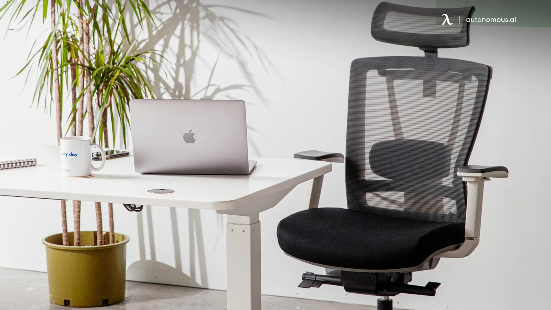 What makes a good desk online chair