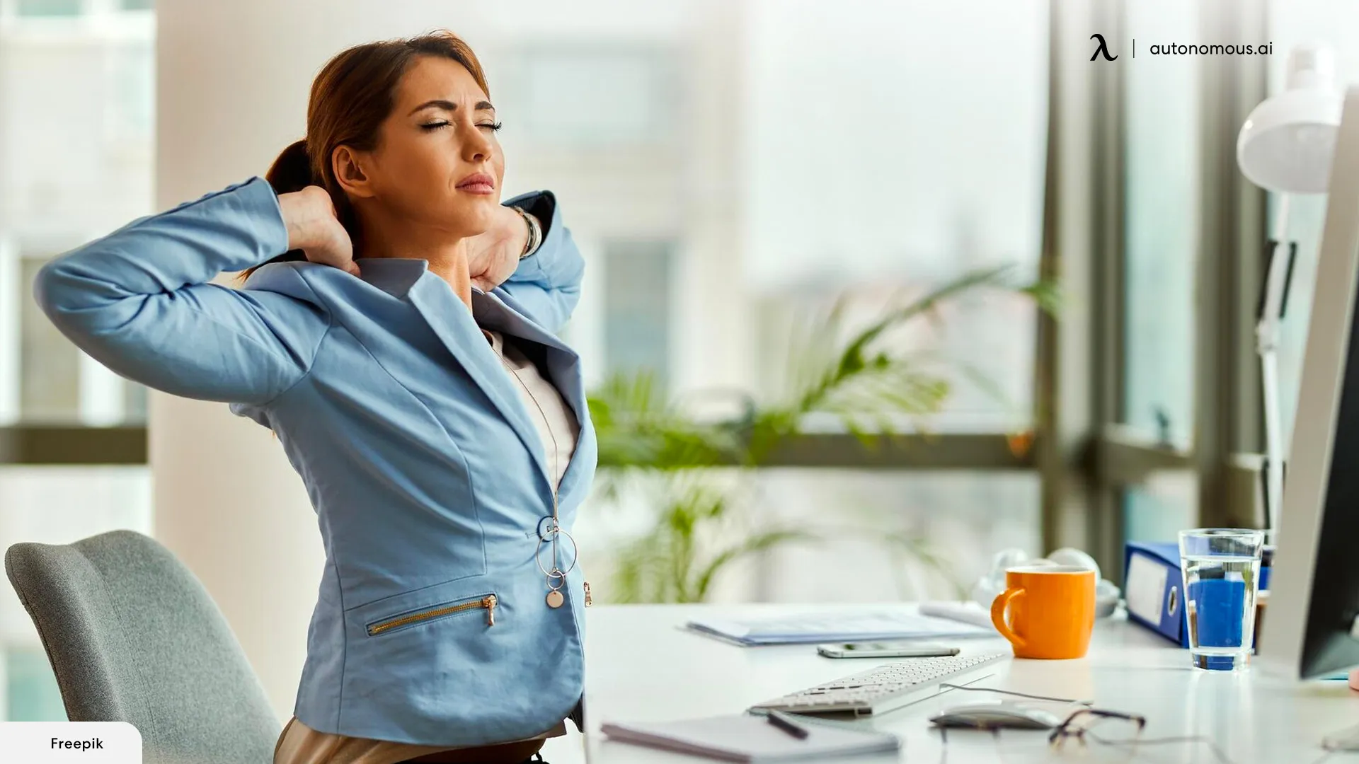 What Bad Office Habits Contribute to Upper Back and Neck Stiffness and Pain?