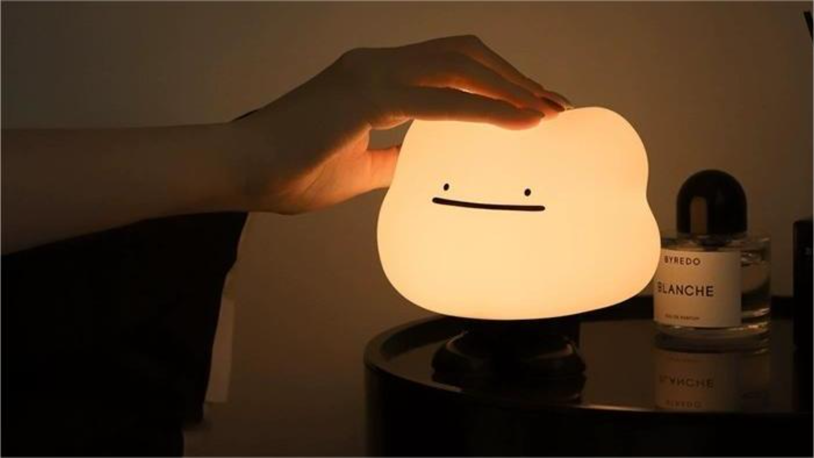 Moody Mouse Cloud Creative Silicone Bedside Lamp - Versatile Lighting