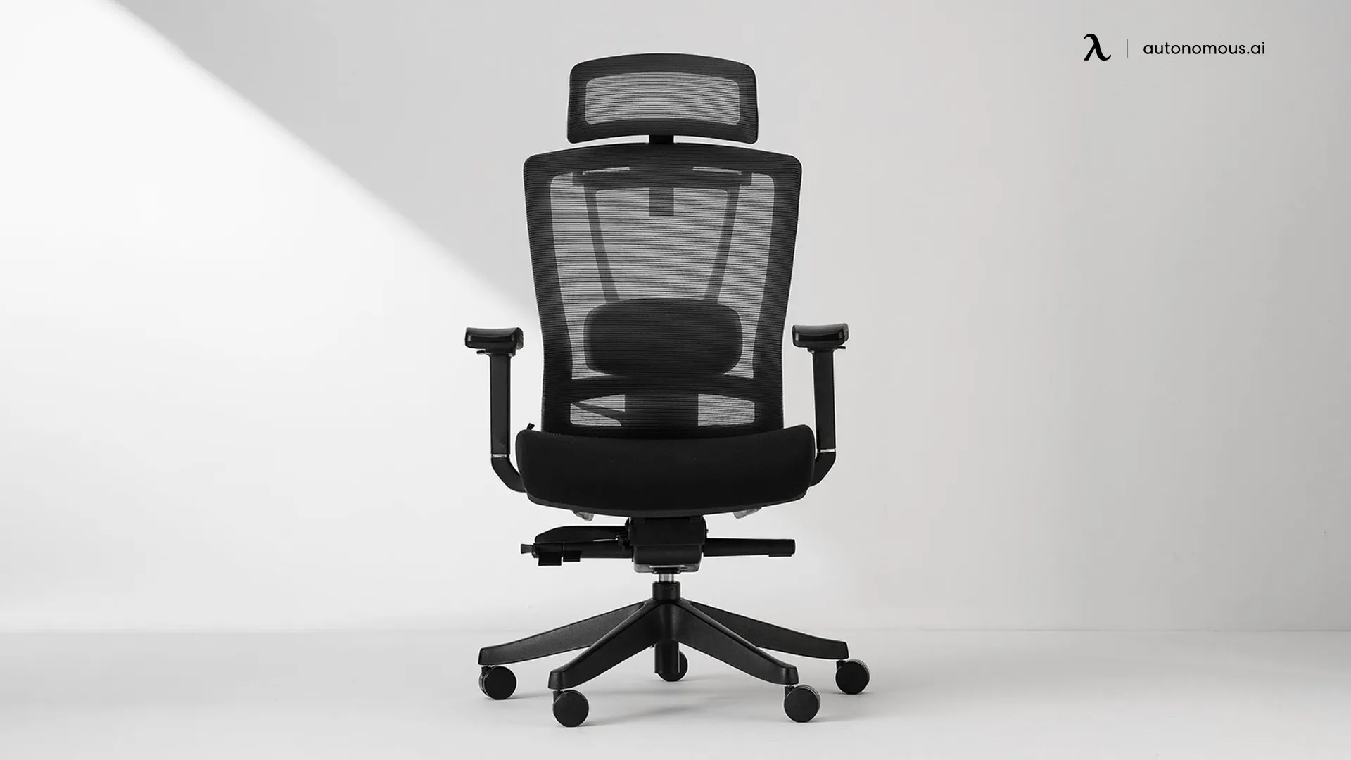 Choosing the Right Office Furniture: How Wide Should a Desk Chair Be?
