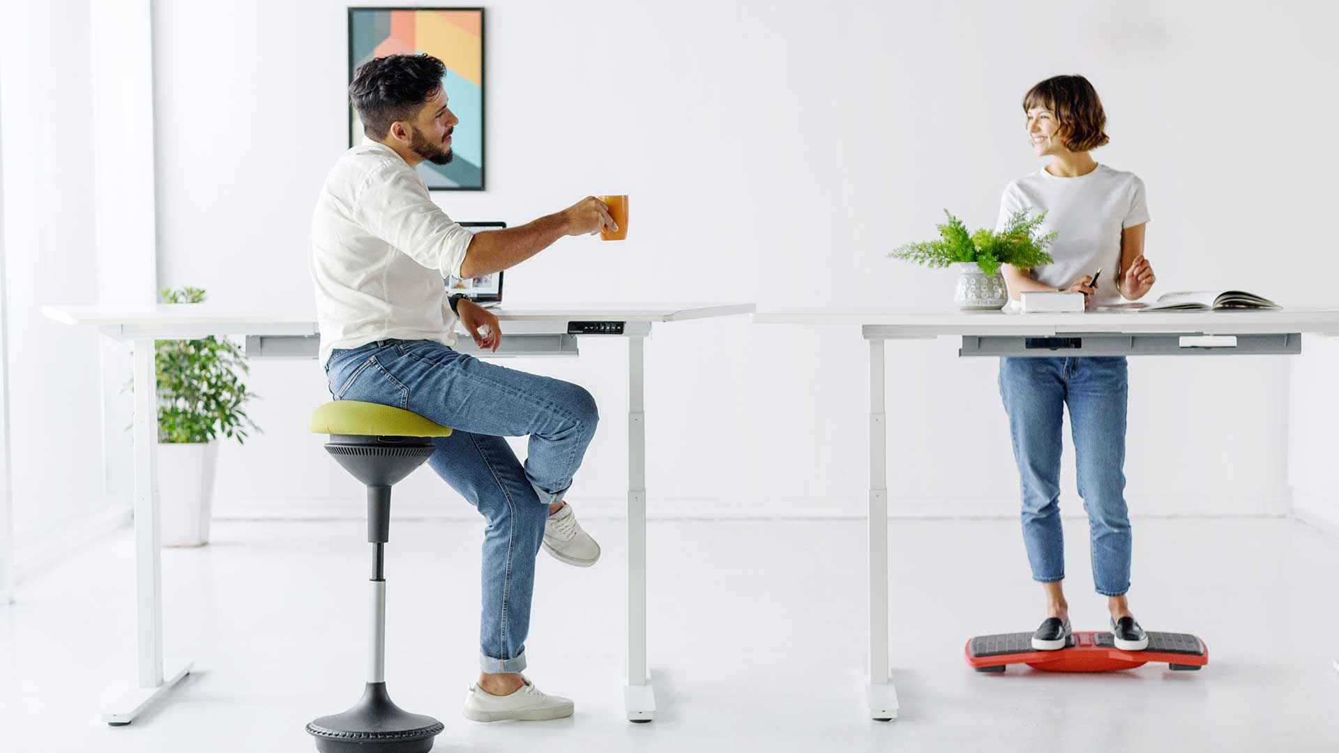 Ergonomic Stools: Engage Your Core for Passive Calorie Burning