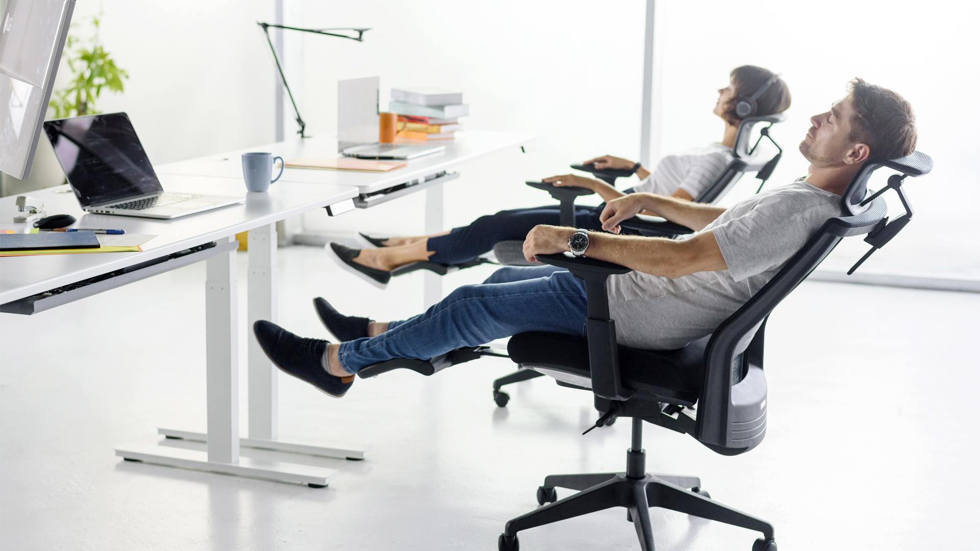 Stealth Shadow High Mesh Back Ergonomic Posture Chair with Arms – Dynamic  Office Solutions