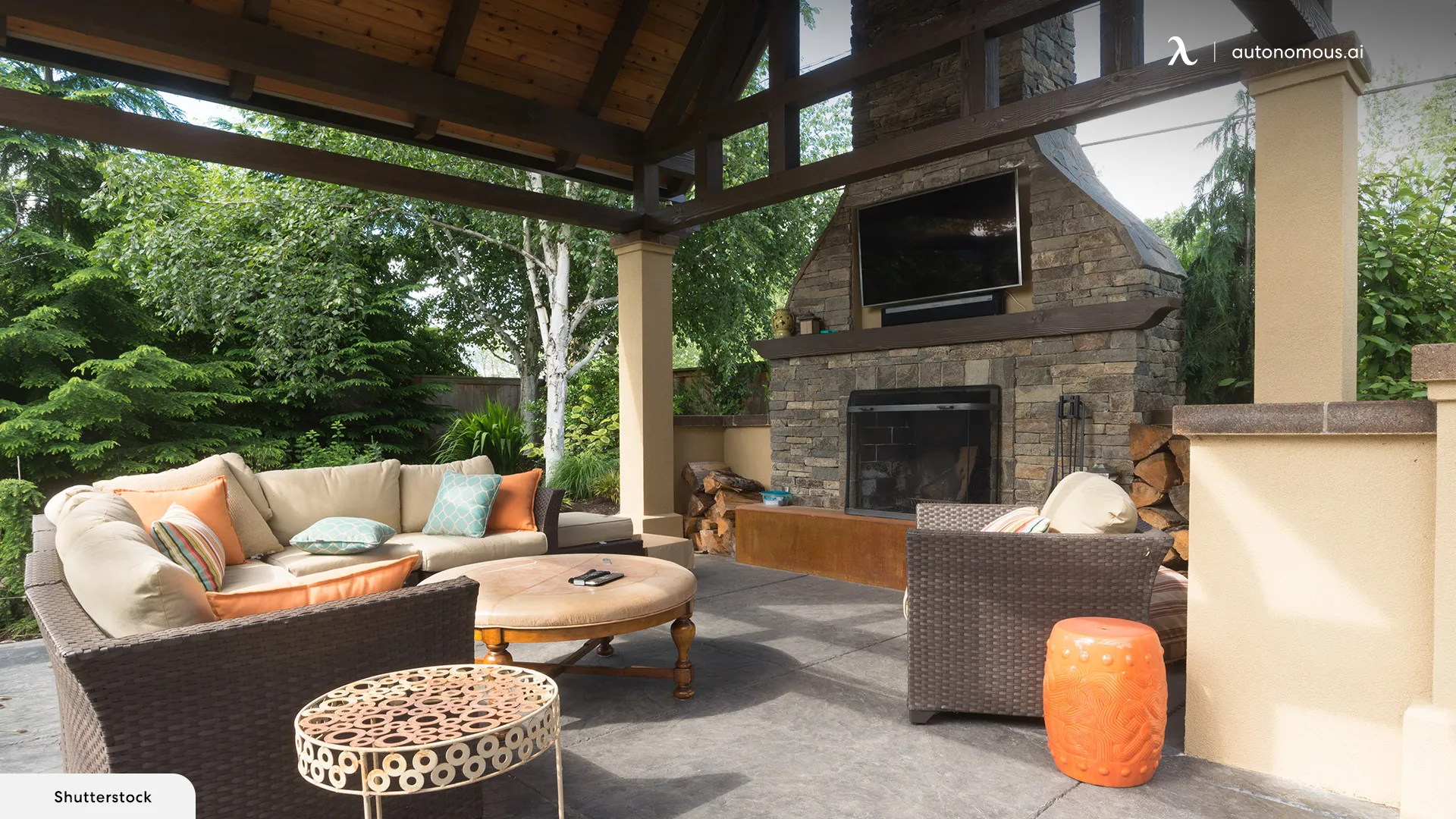 Outdoor Living Room Trends: What’s Hot in 2024?