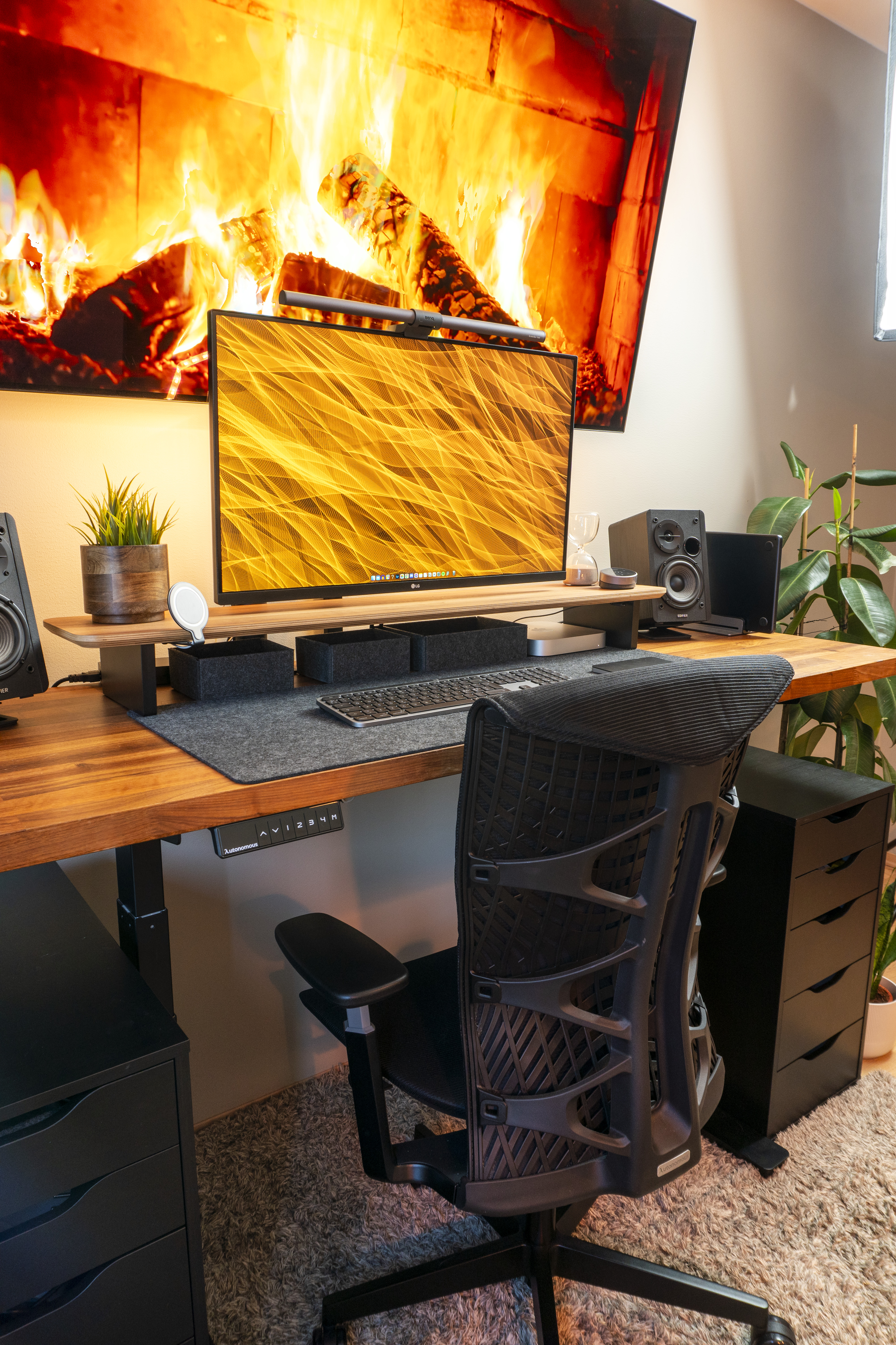 Just started using a standing desk and I love it! This desk has changed how I work. The sturdy frame and smooth operation are great. The large 70-inch tabletop gives me all the room I need for my setup, making me feel more organized and productive. I’m discovering new benefits every day, and it’s really made a difference in my work habits.