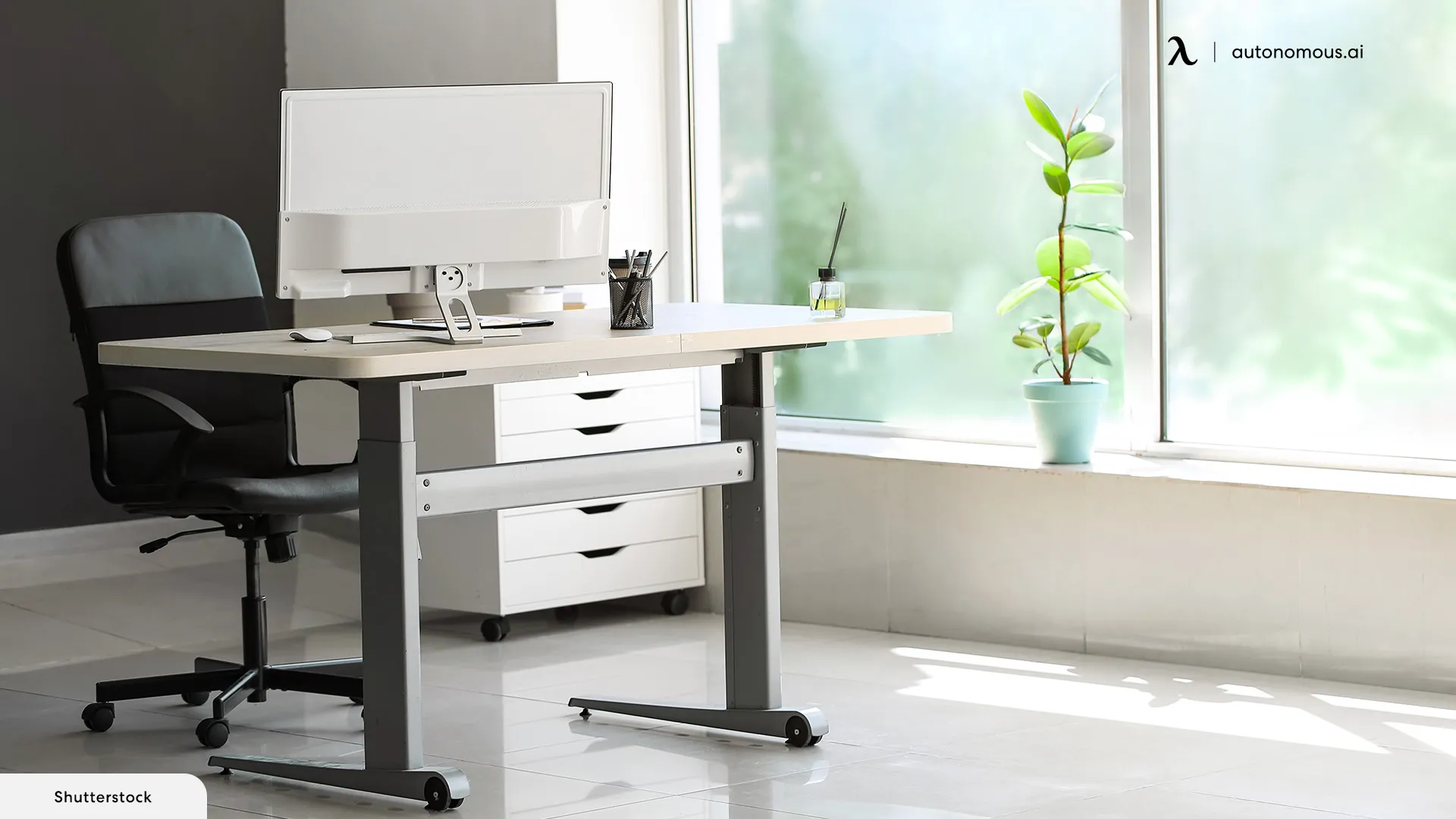 What Are the Benefits of an Adjustable Standing Desk tabletop?