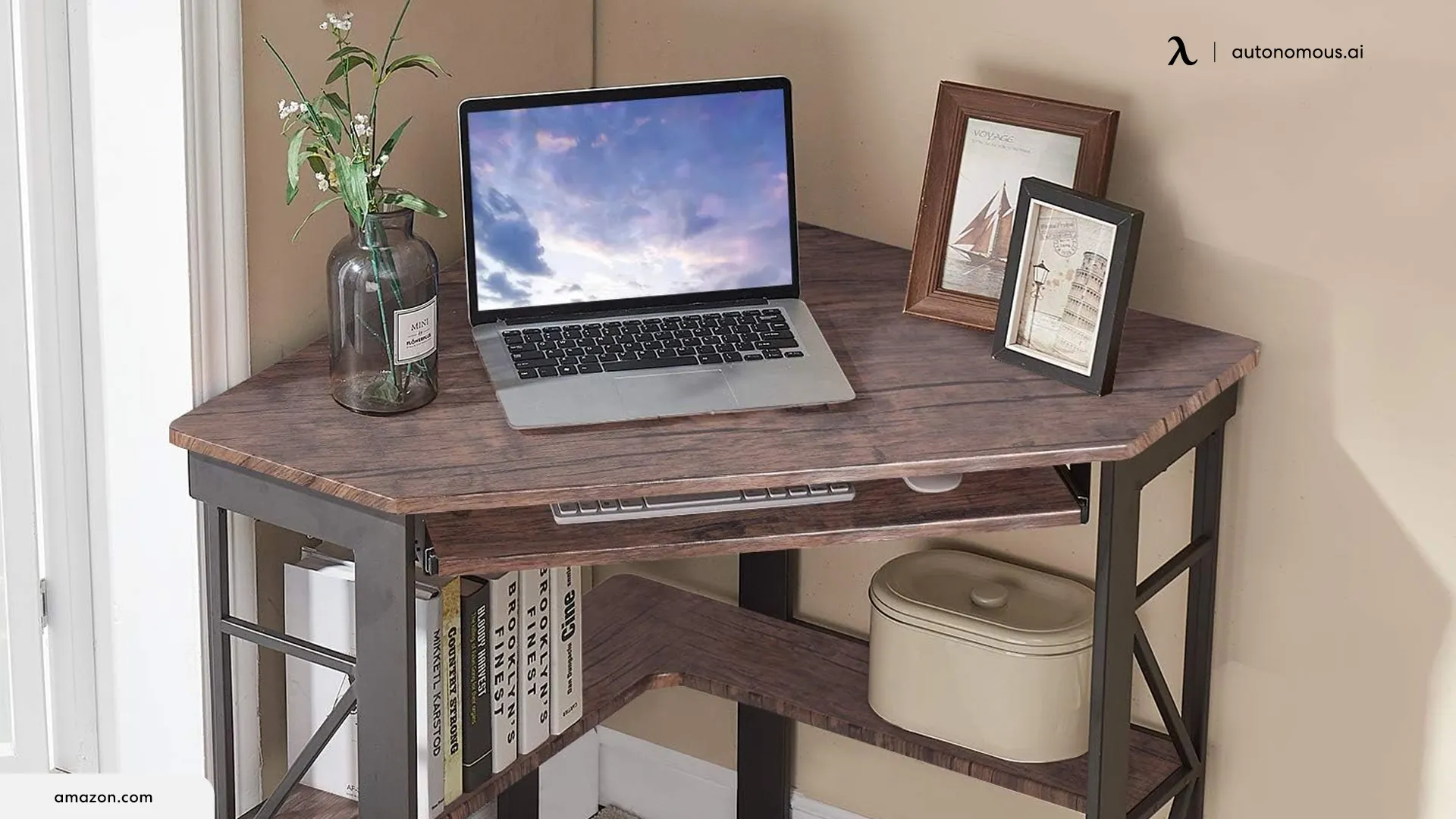 Corner Desks for Small Spaces