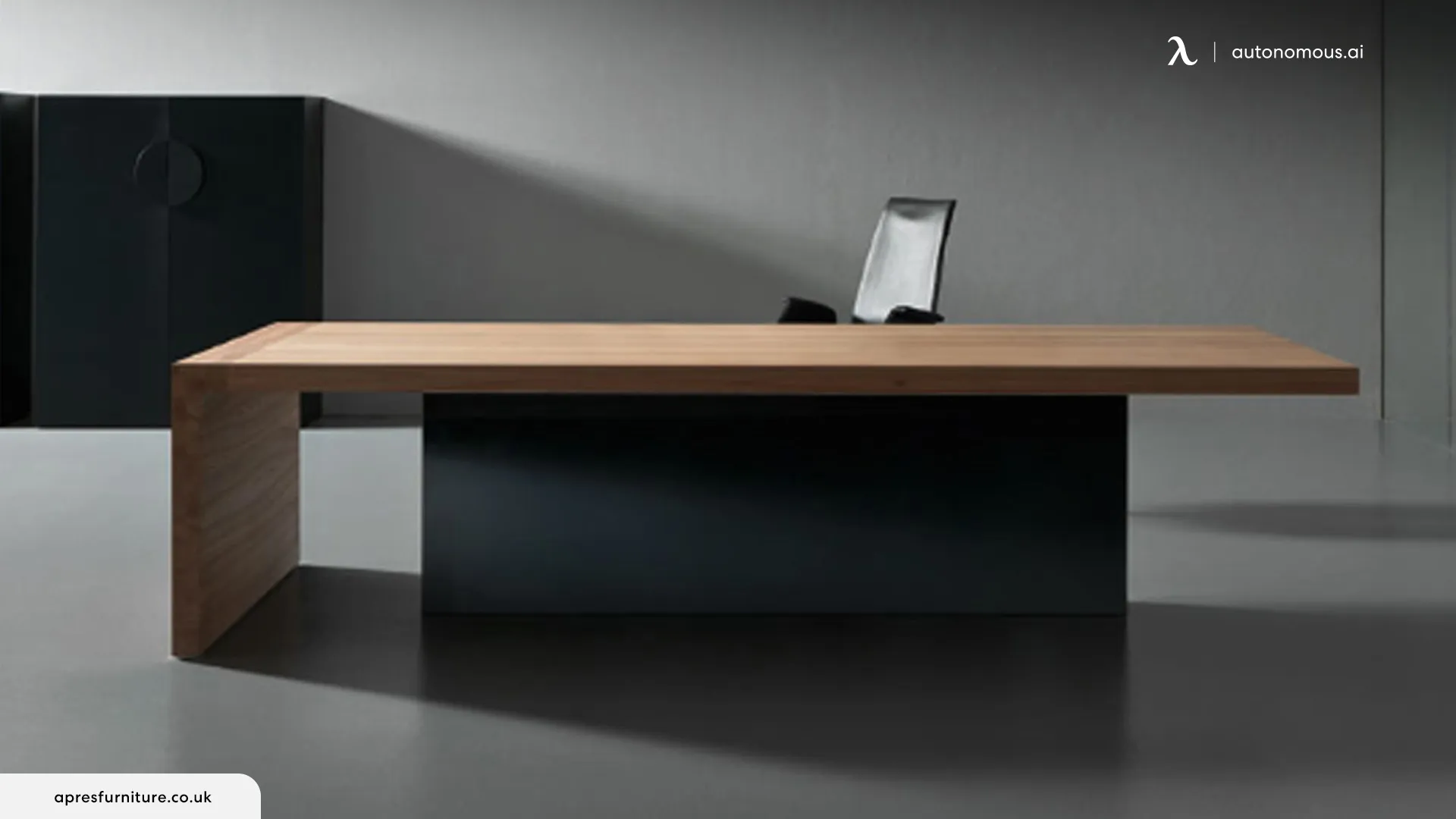 Why Are Simple Desks More Common in the Modern Workplace?