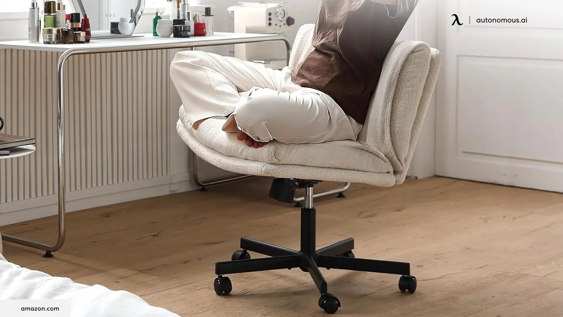 Top Cross-legged Office Chair with Wheels for All-day Comfort