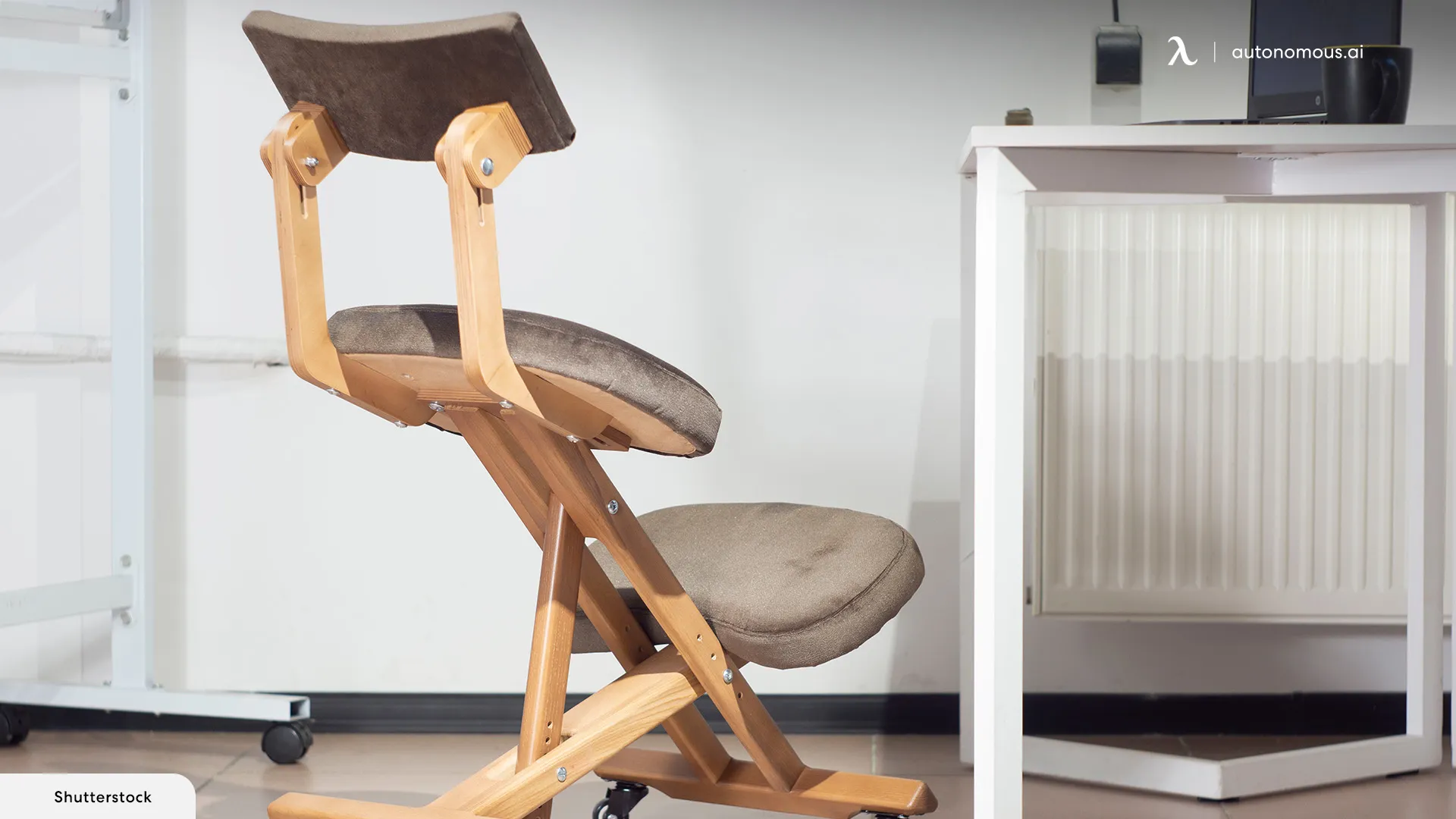 A Guide to Choosing the Right Kneeling Desk and Chair