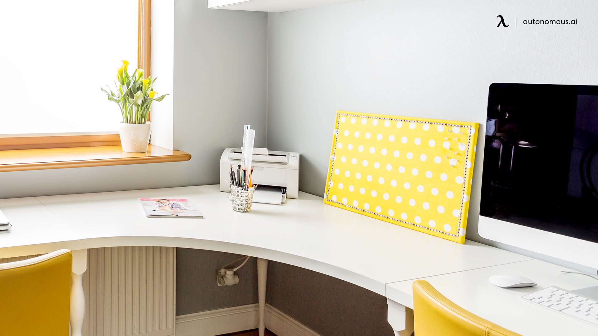 Corner Desk vs. Straight Desk: Which One is Right for You?