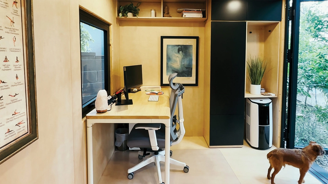 Autonomous Desk Levitate