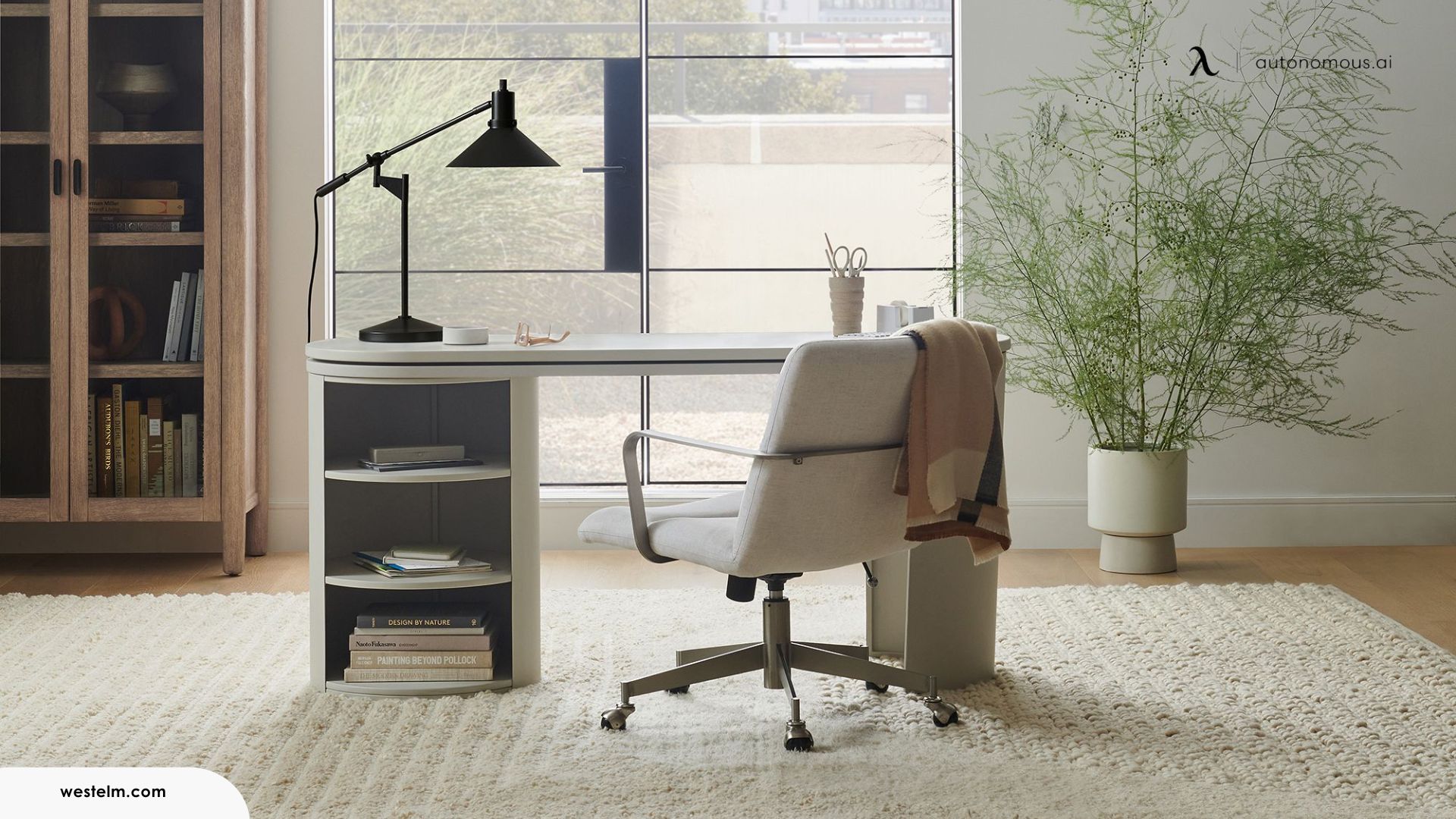 Benefits of a Swivel Desk