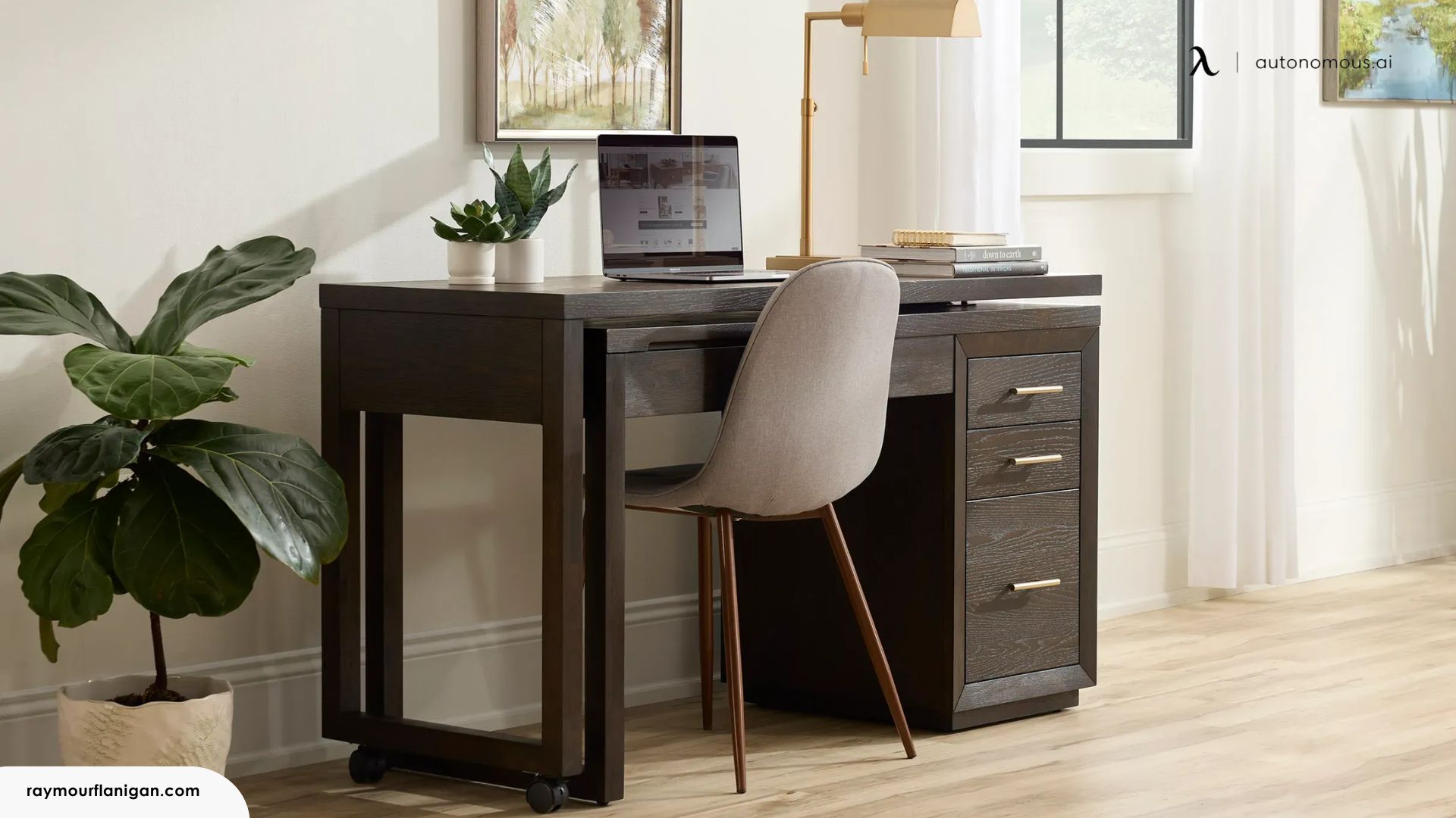 Buying Guide: How to Choose the Right Swivel Desk