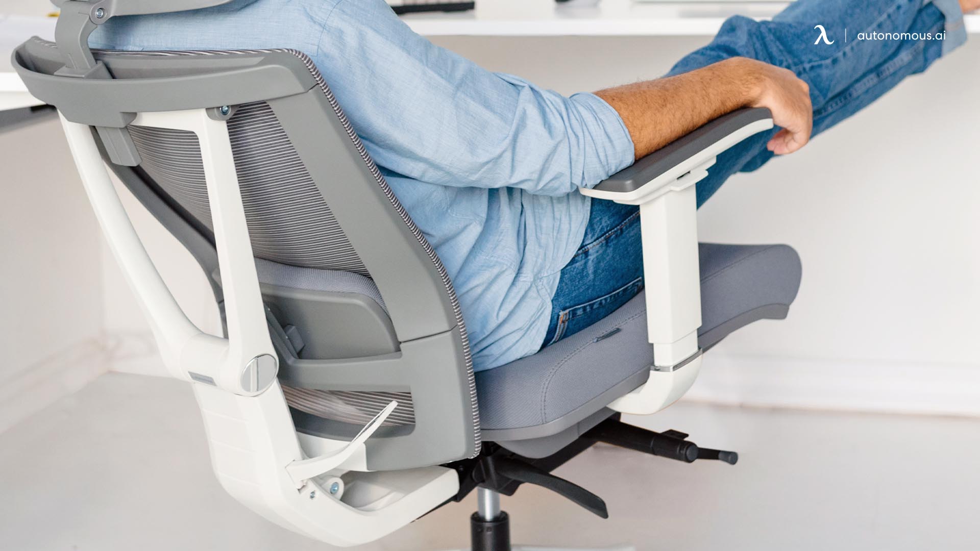 Autonomous ergonomic chair for back pain with a lumbar cushion can be adjusted up and down to match your spine’s natural curve, offering personalized comfort based on your posture.