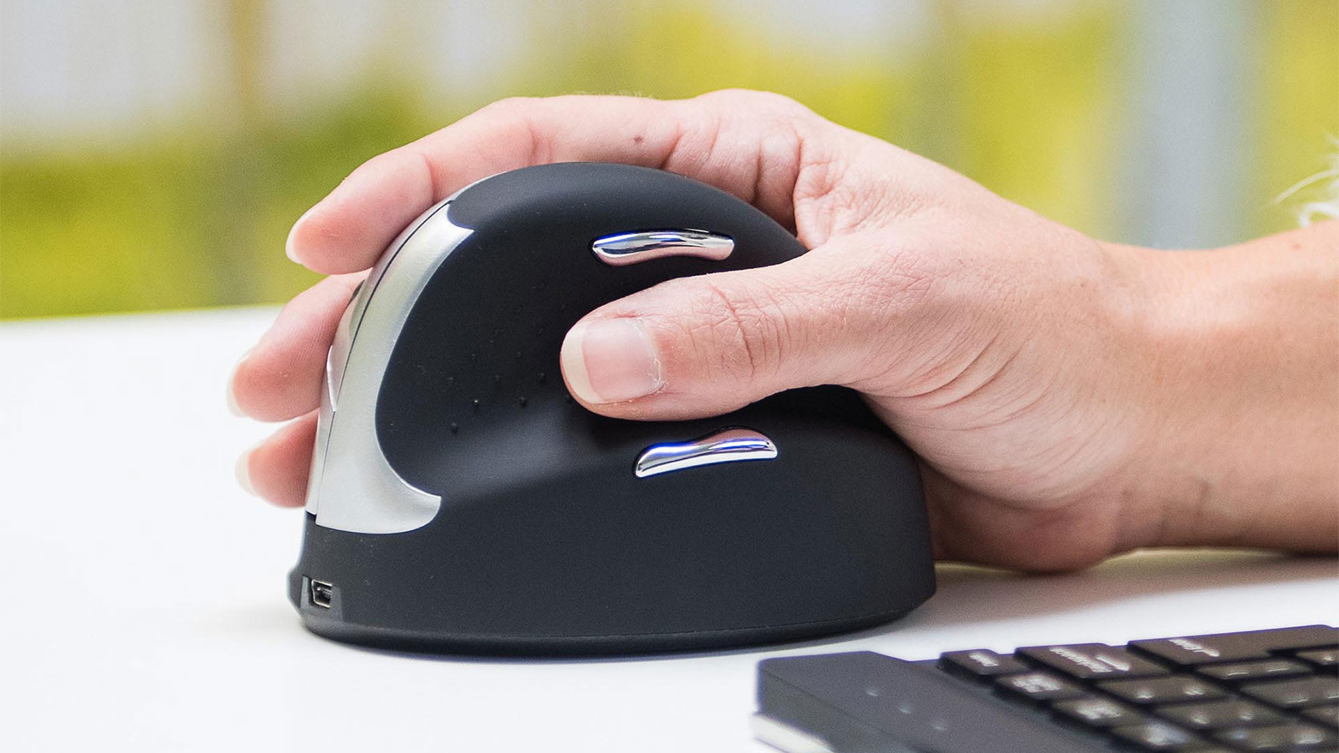 4 Ergonomic Mouse Benefits and How to Use It Properly