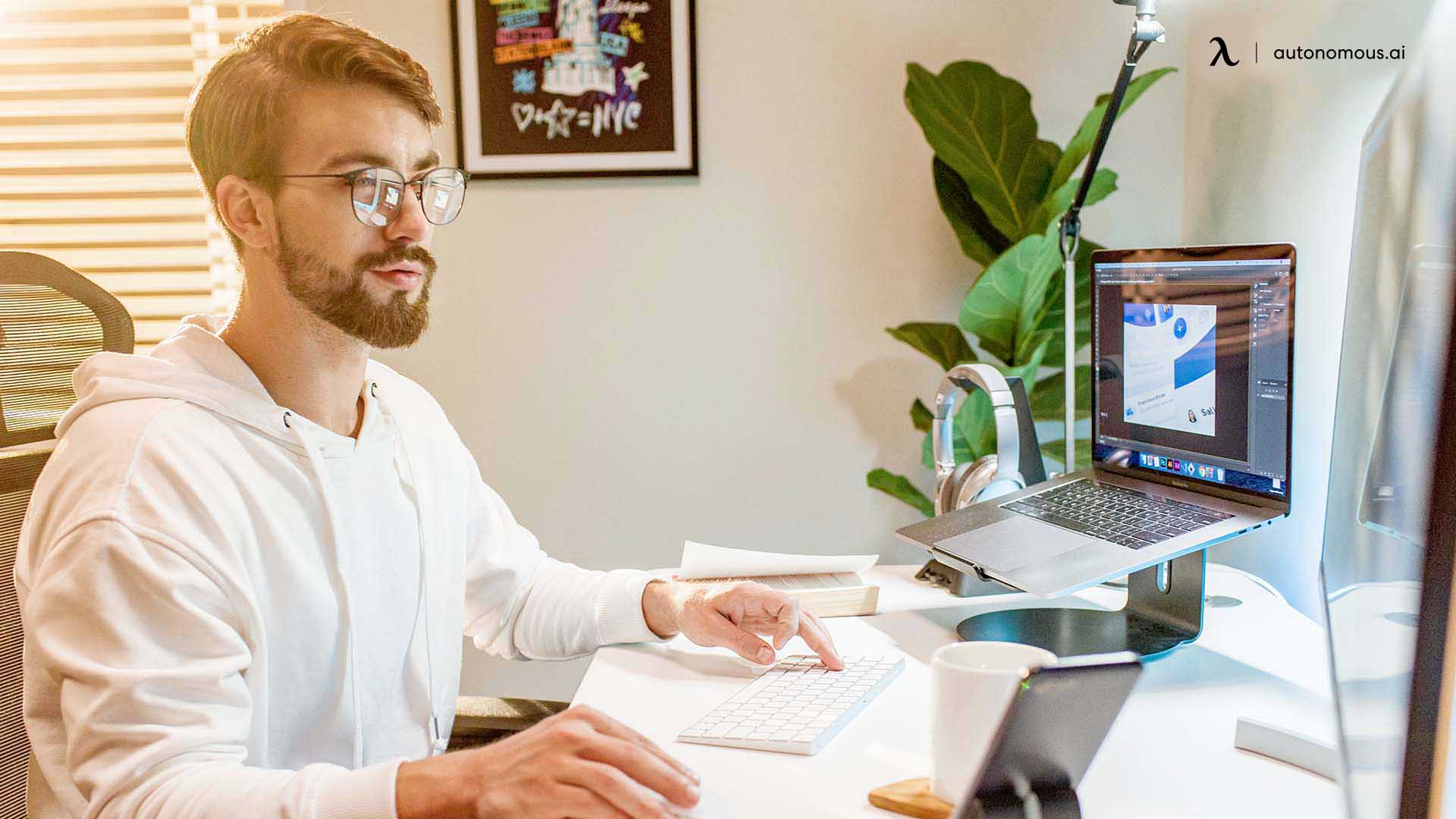 How to Address Cubicle Etiquette Issues with Colleagues