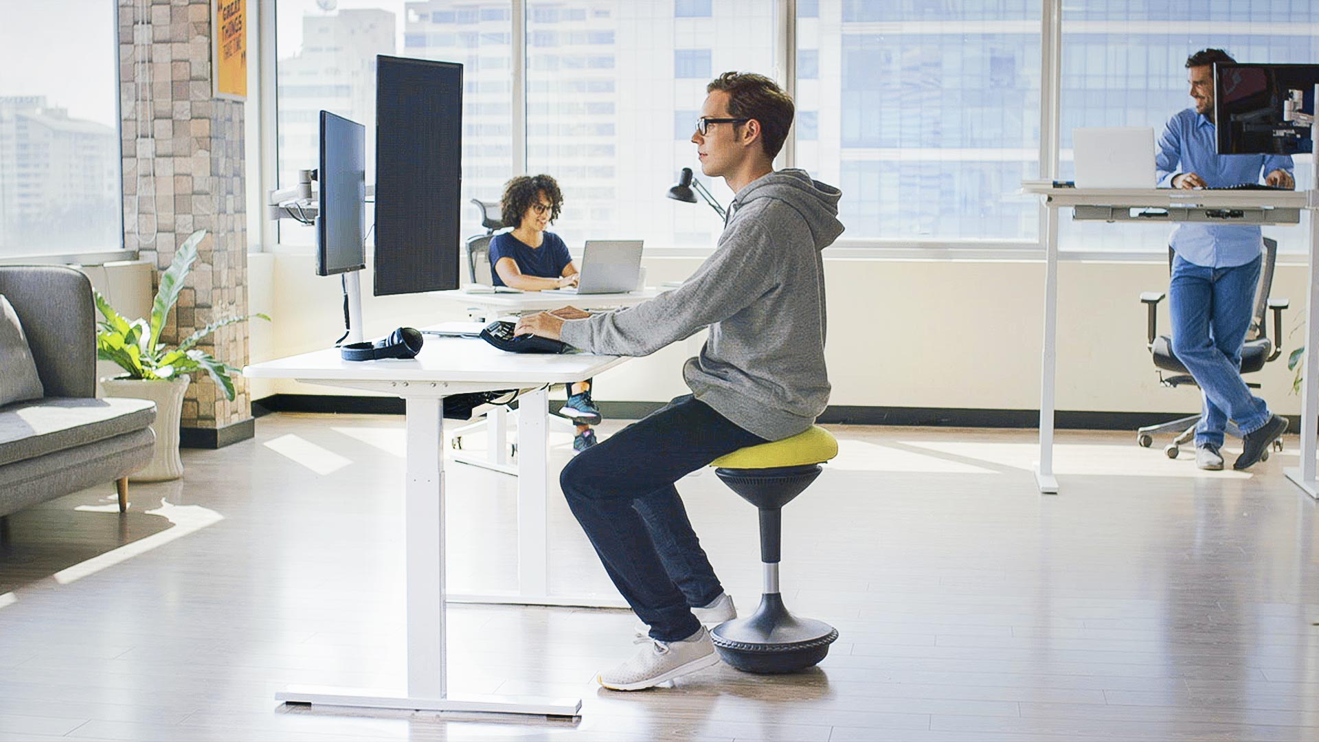 Standing Desk vs Sitting Desk: Health, Productivity & Cost Comparison