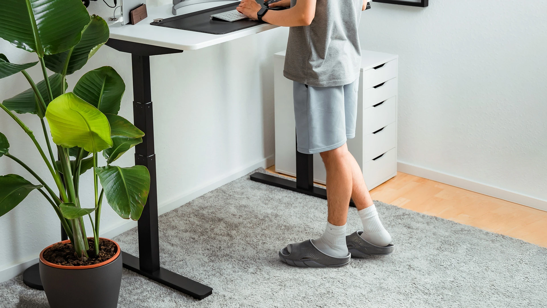 When you compare a stand up desk vs sitting desk, the flexibility of adjustable or sit-stand desks stands out