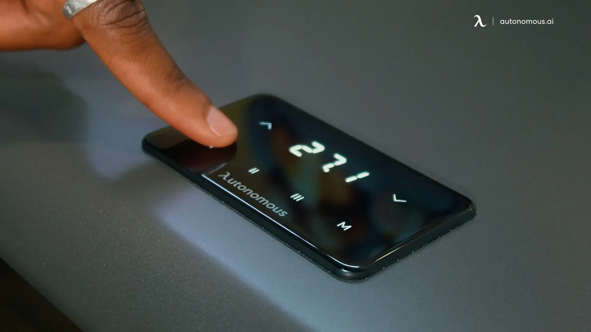 The touchscreen controller plus a button keypad with memory presets lets you switch between sitting and standing heights with just a tap or two.