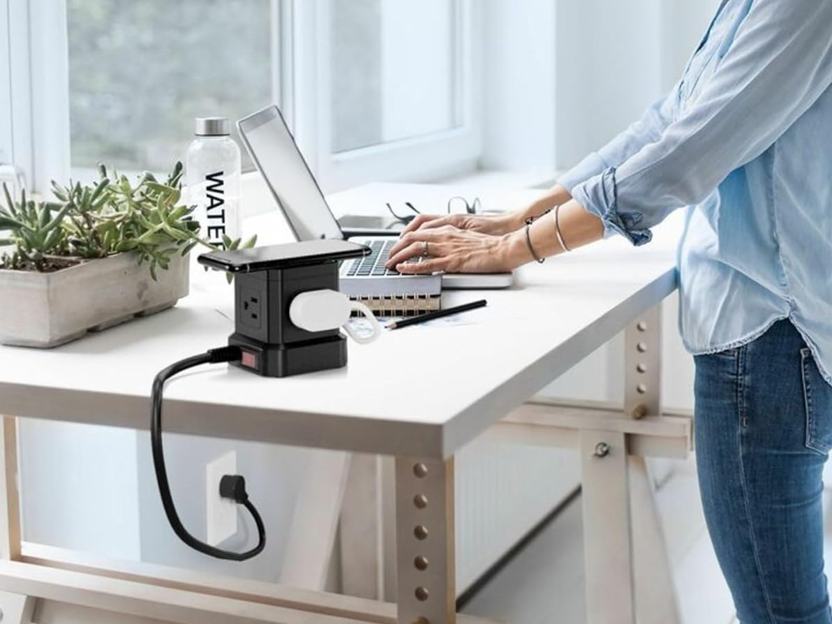 Uncaged Ergonomics Power Cube: USB & Wireless Charger