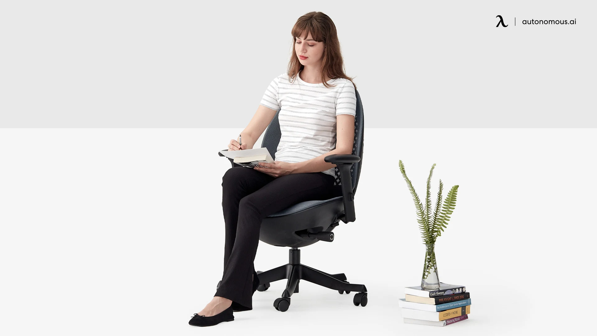 30 Feminine Office Chairs To Elevate Your Workspace