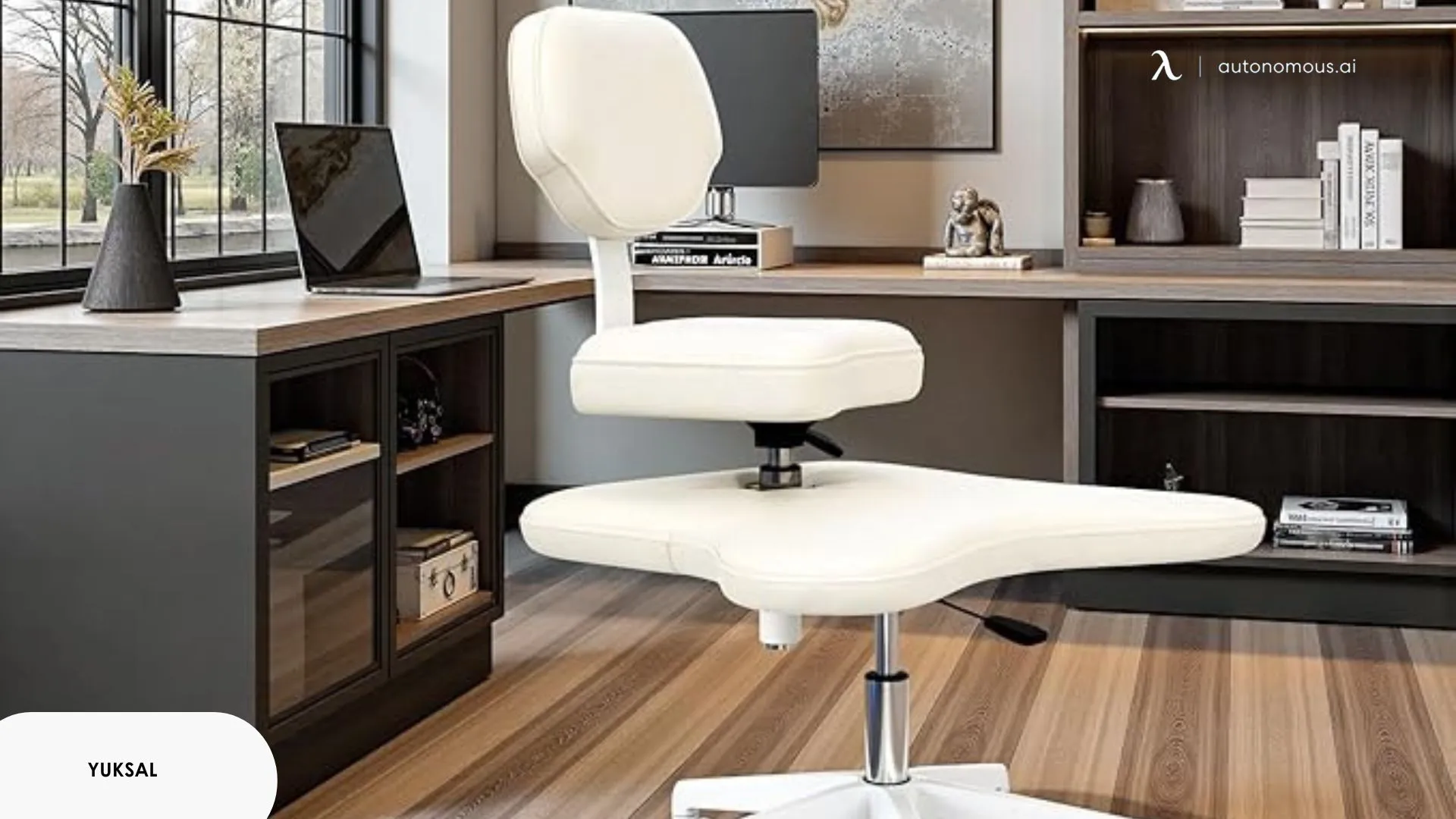  YUKSAL Cross-Legged Office Chair With Wheels