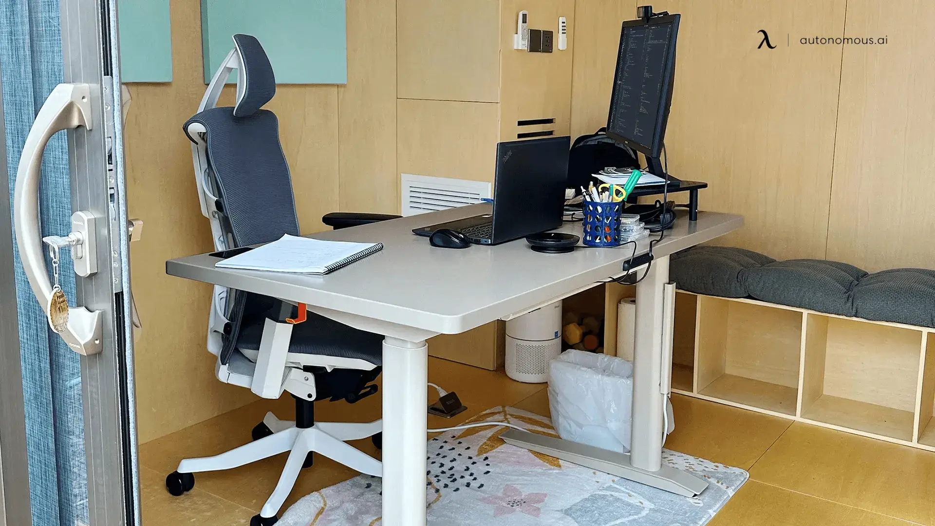 How do I choose between a manual vs electric standing desk in Edmonton?