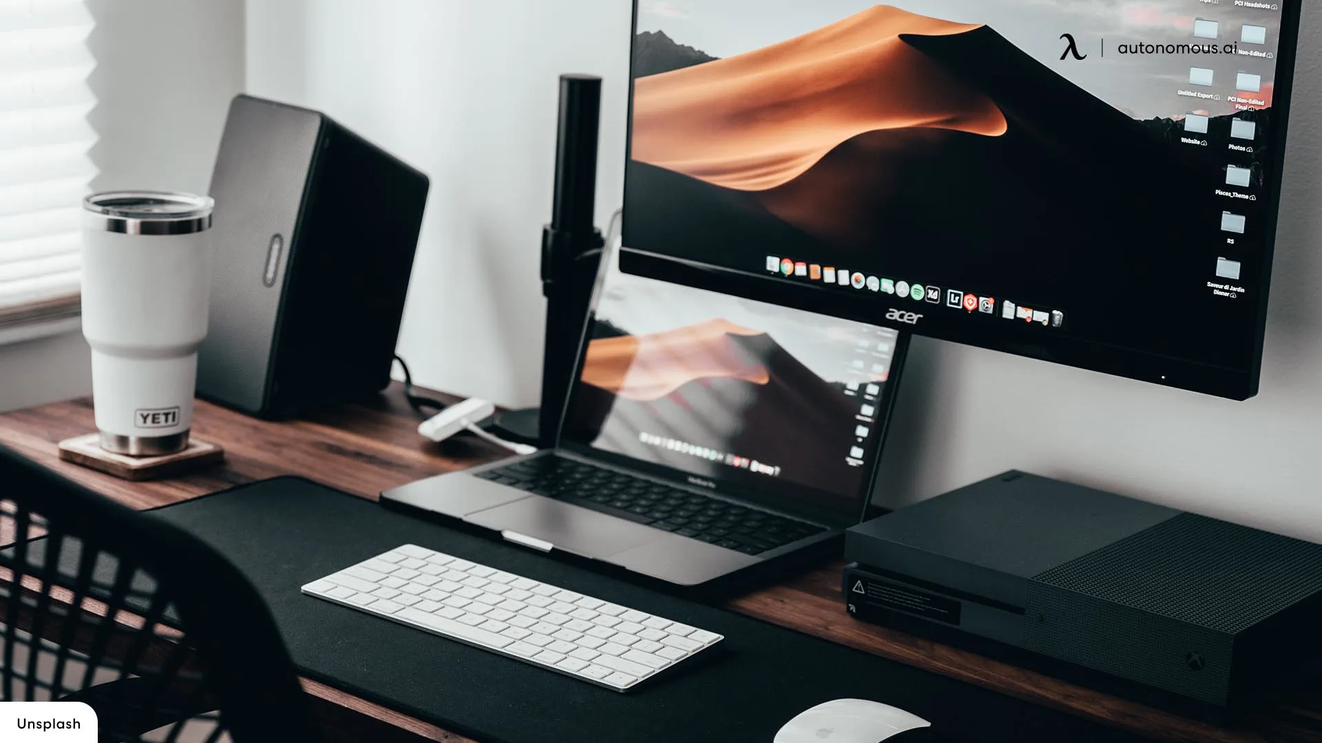 The warmth of the wood prevents the setup from feeling too cold