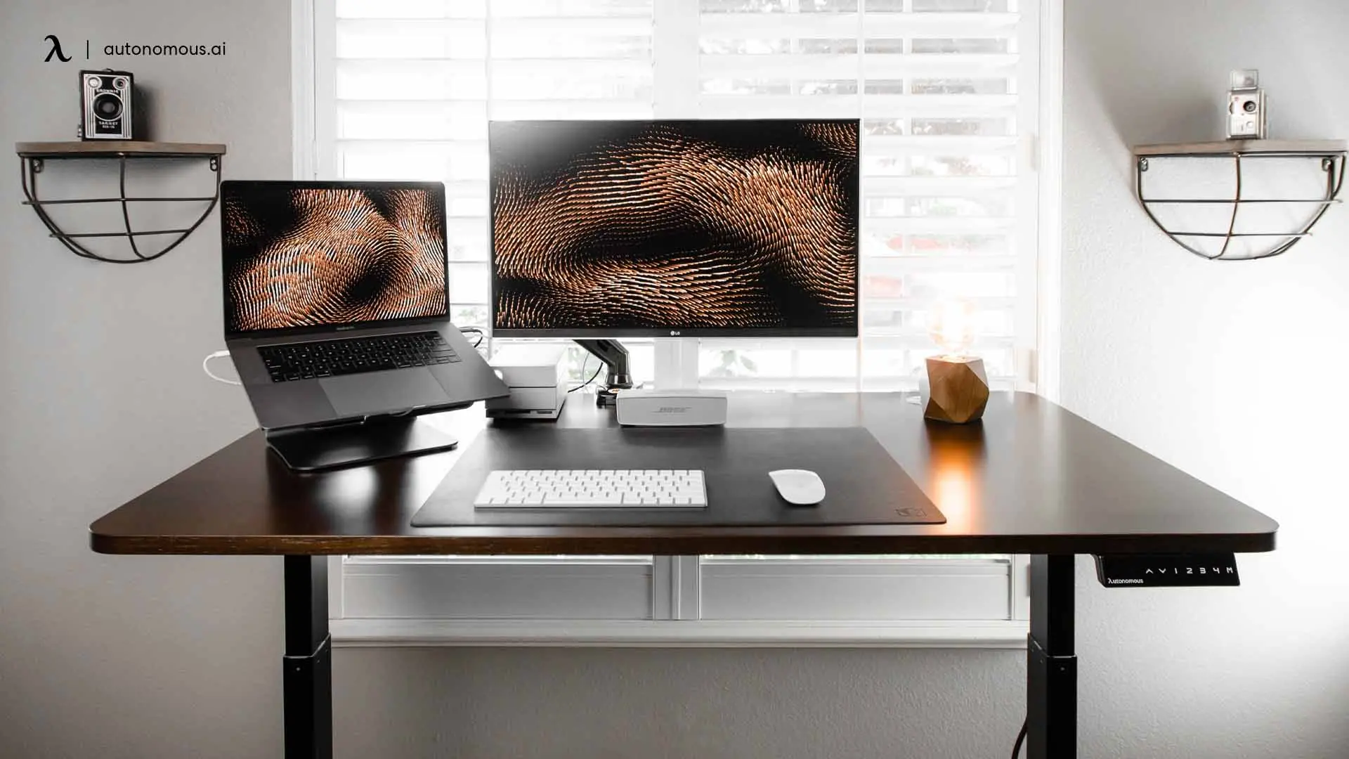 Dark wood top with leather mat and single monitor