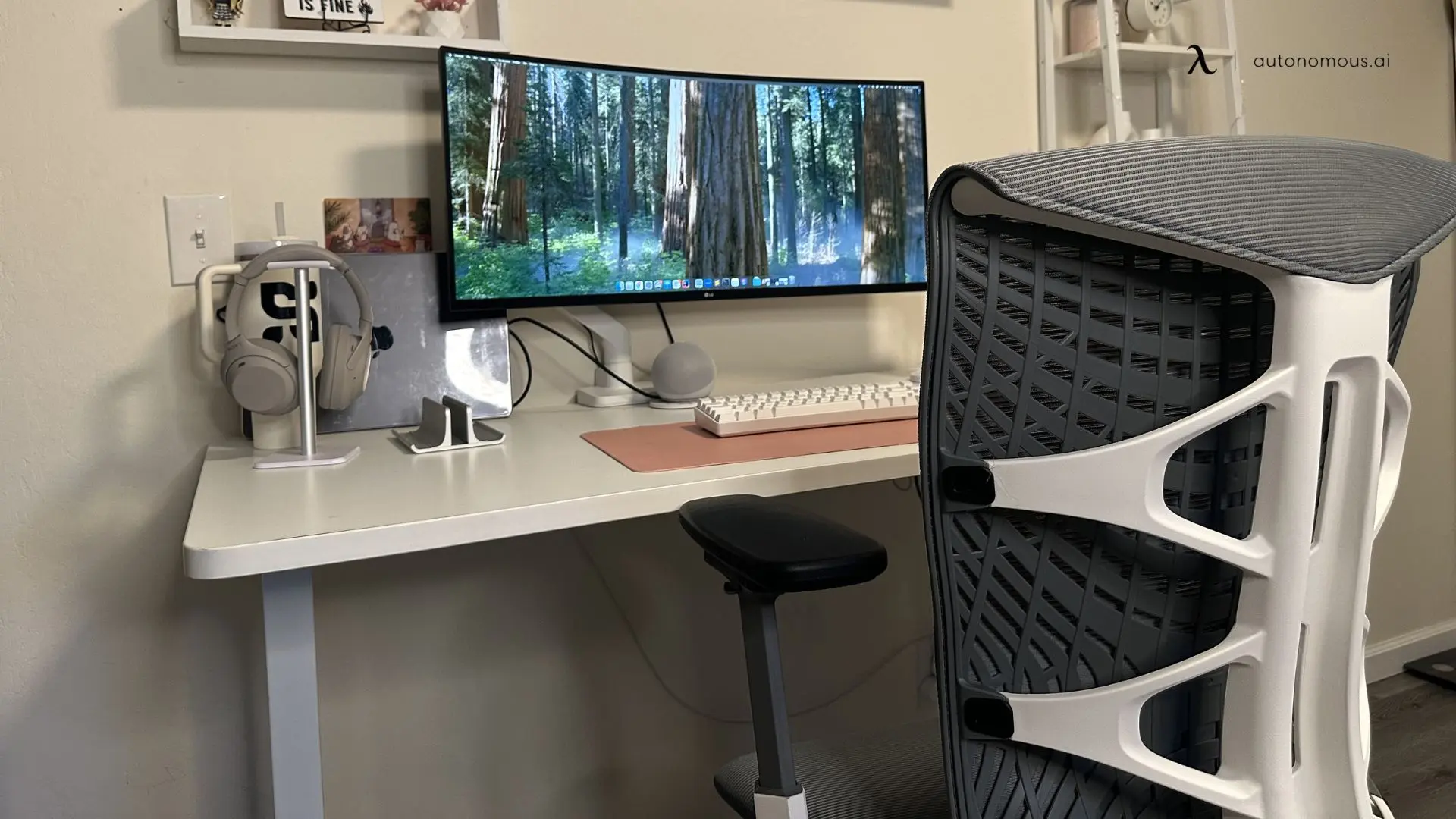 How to Protect Your Dorm Floor and Keep the Room Quiet