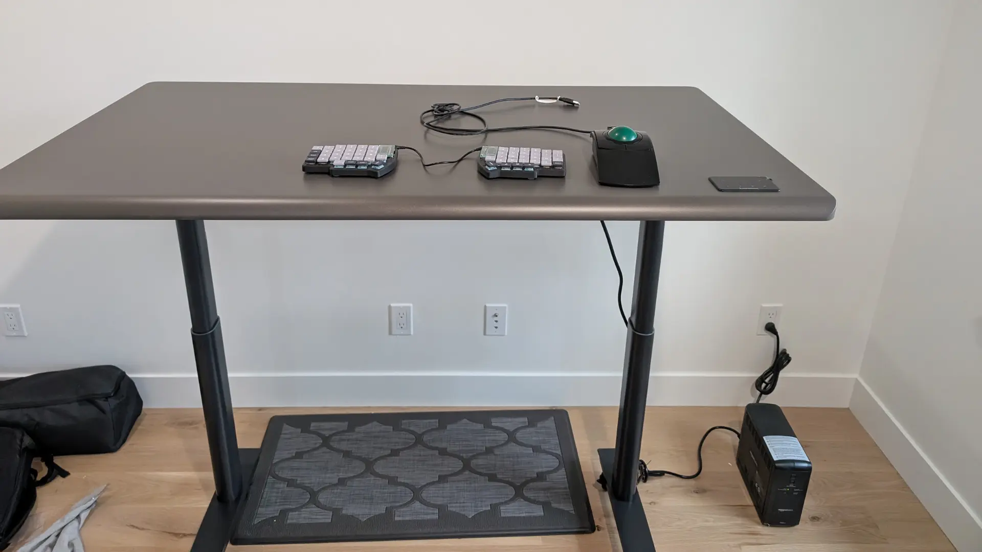 On warranty, the Autonomous Desk Pro covers its frame longer, while the Uplift V3 covers more of the desk