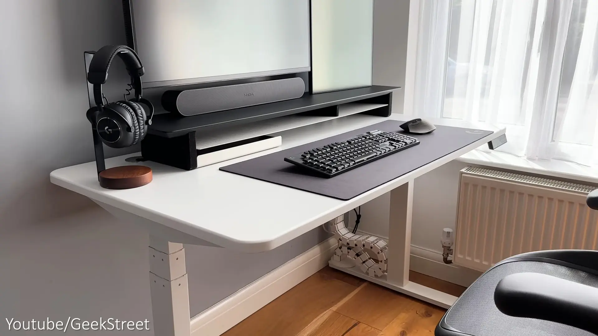 Minimal with hidden cables