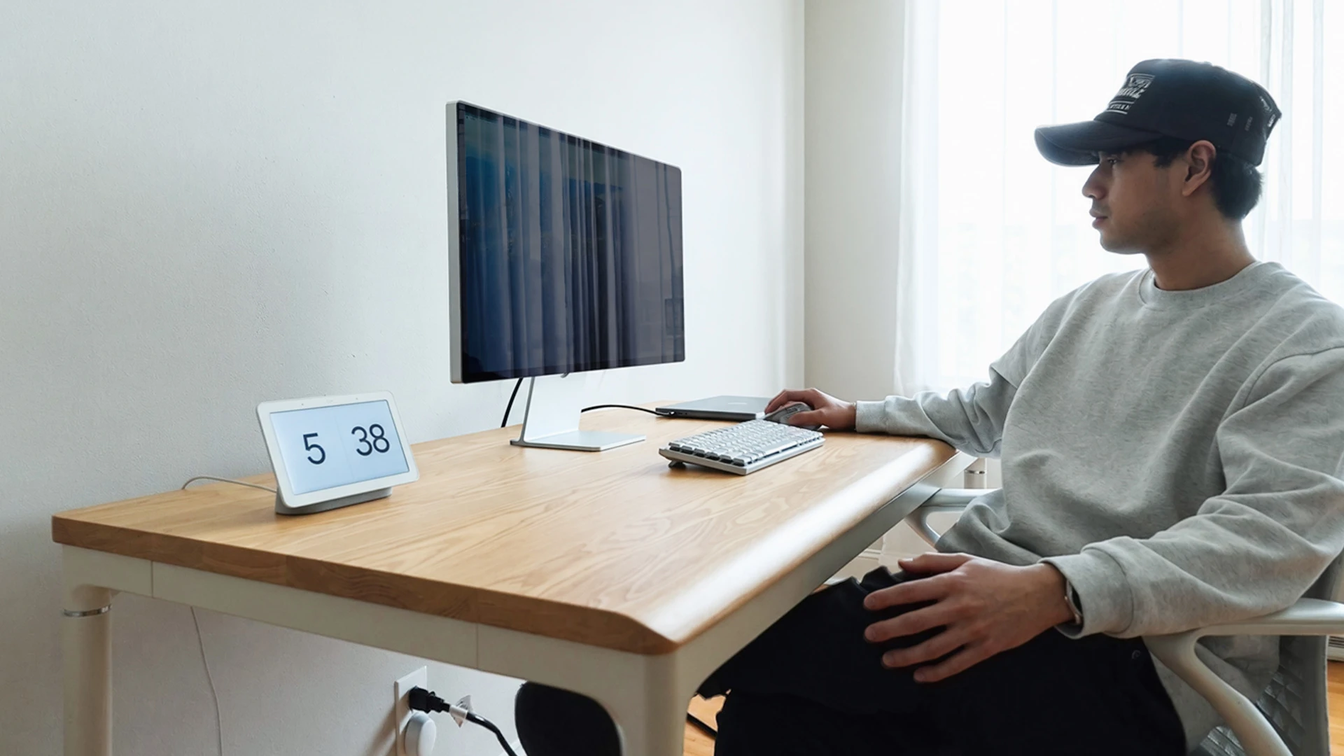 Desk Levitate 2 in a room