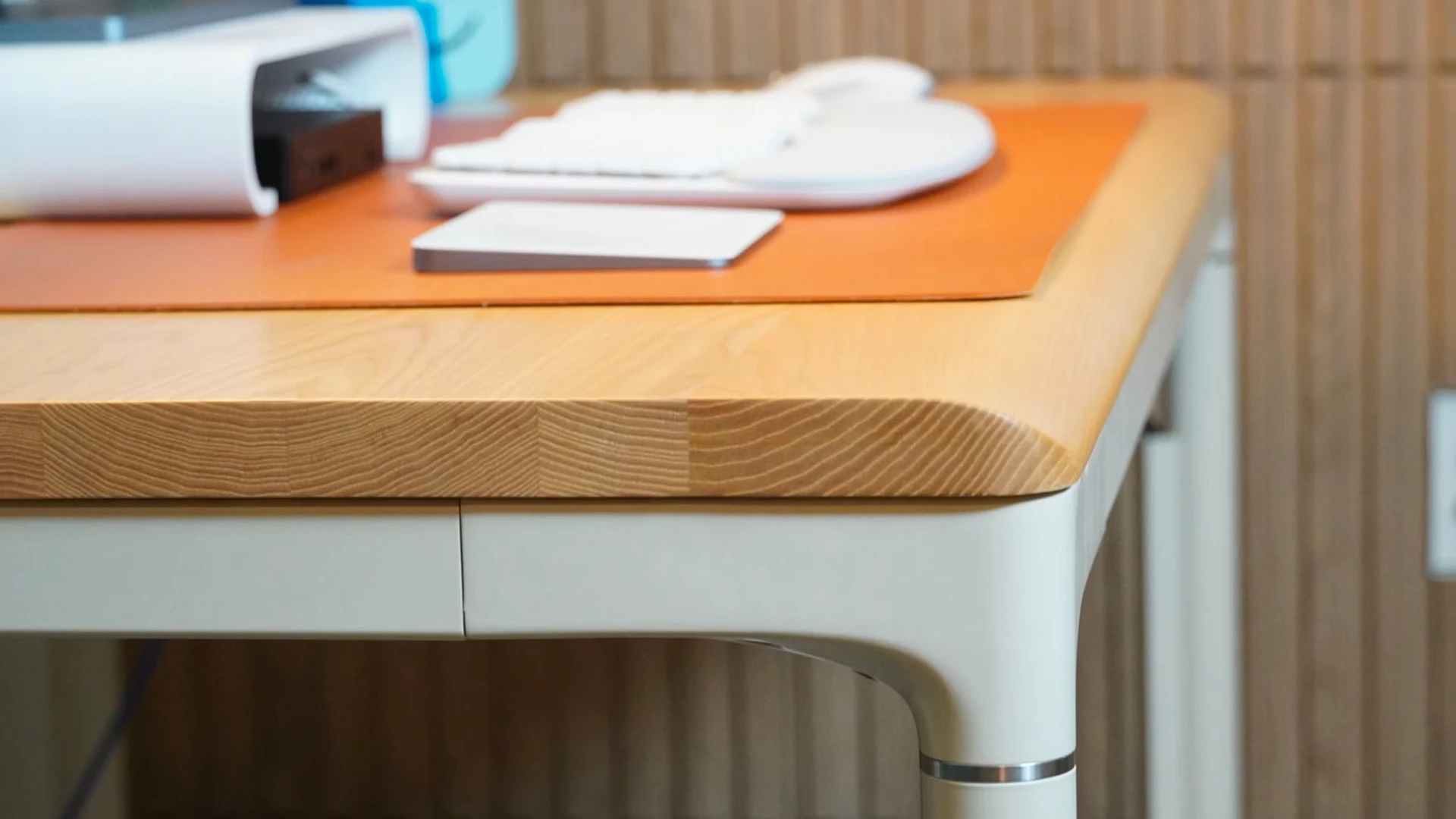Rounded front edge