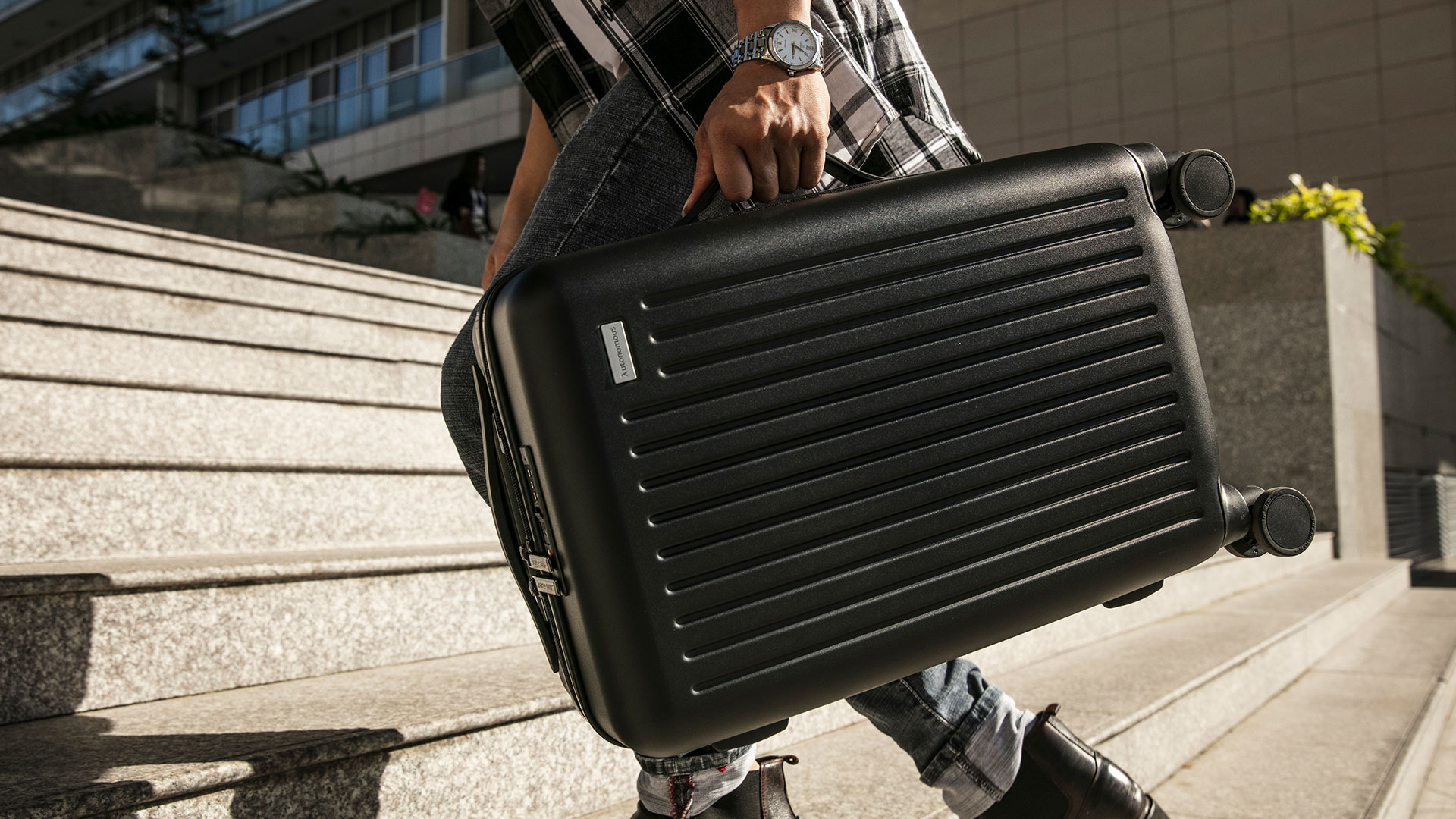 autonomous luggage