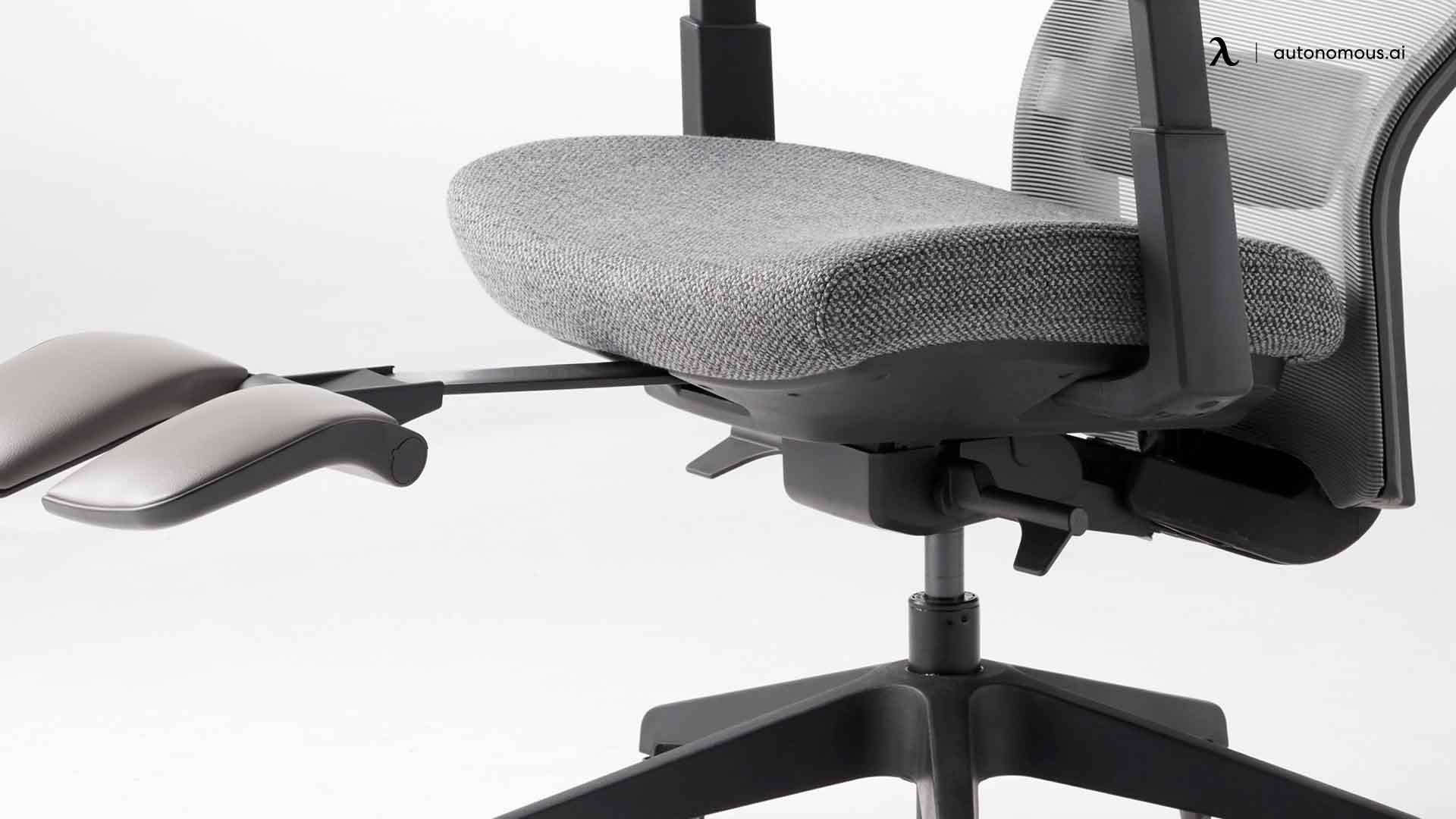 6 Ergonomic Features in an Office Chair for Short People