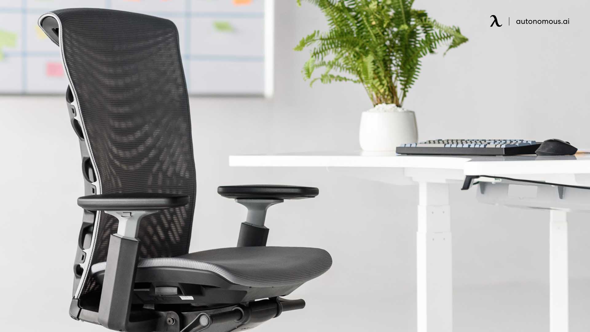 6 Ergonomic Features in an Office Chair for Short People