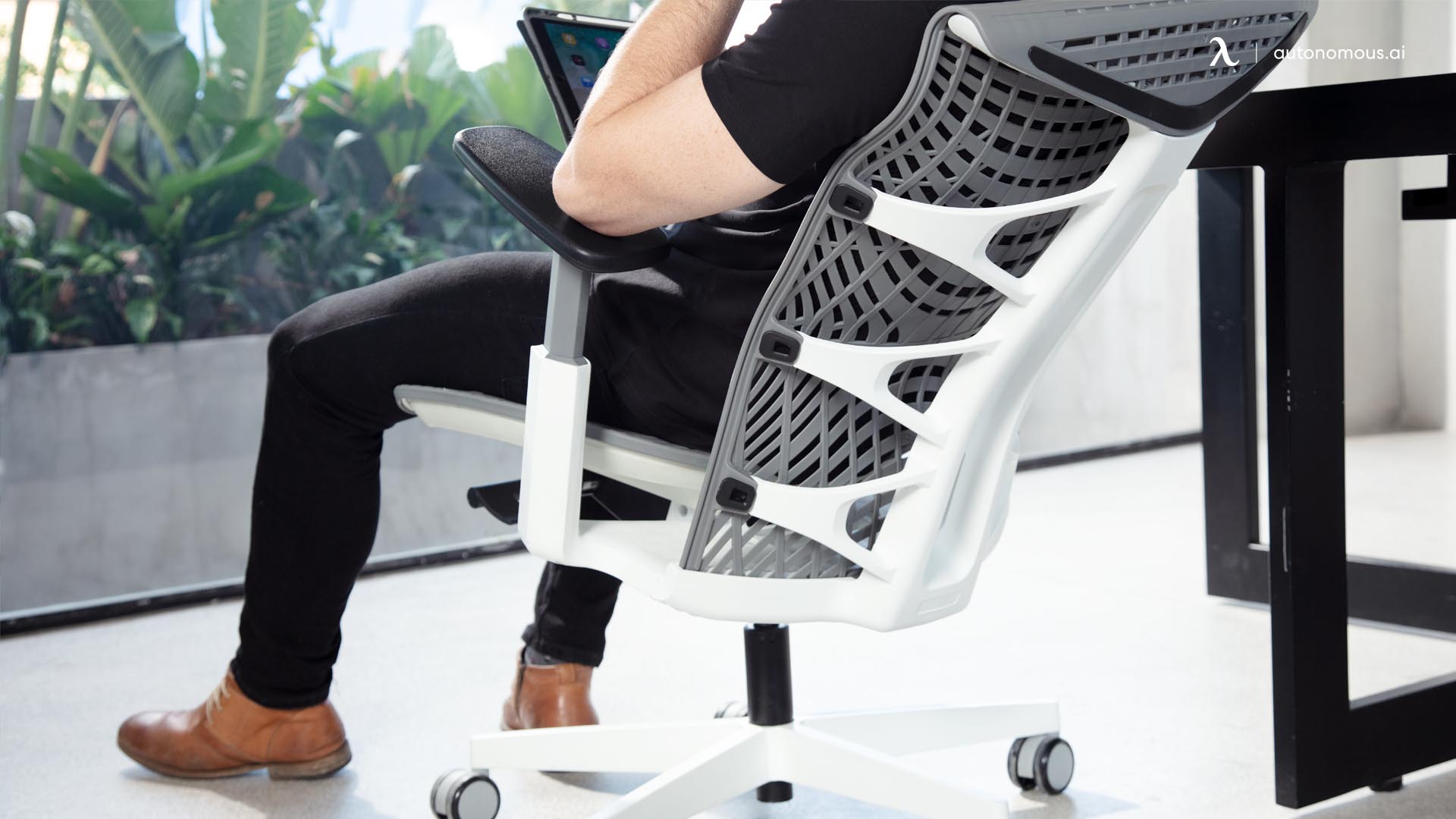 An ergonomic chair with adjustable back