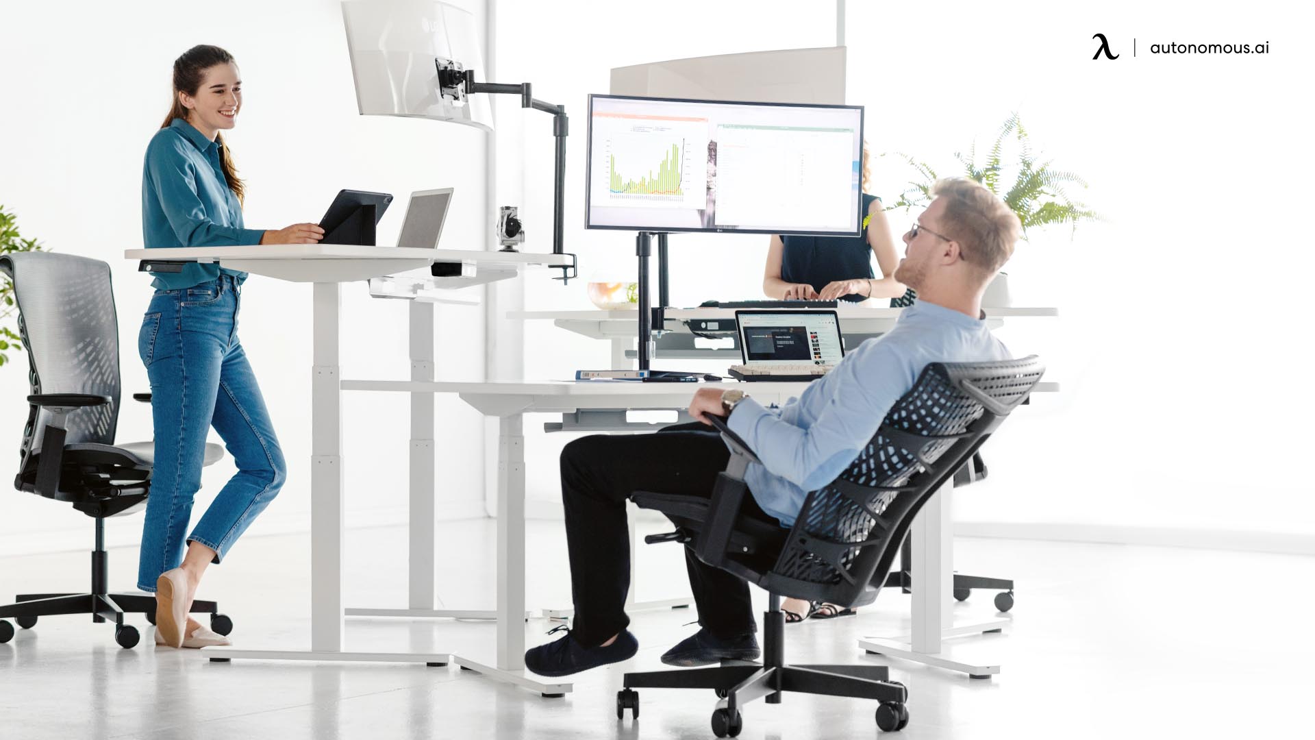 Pros and Cons of Ergonomic Sitting at Desk