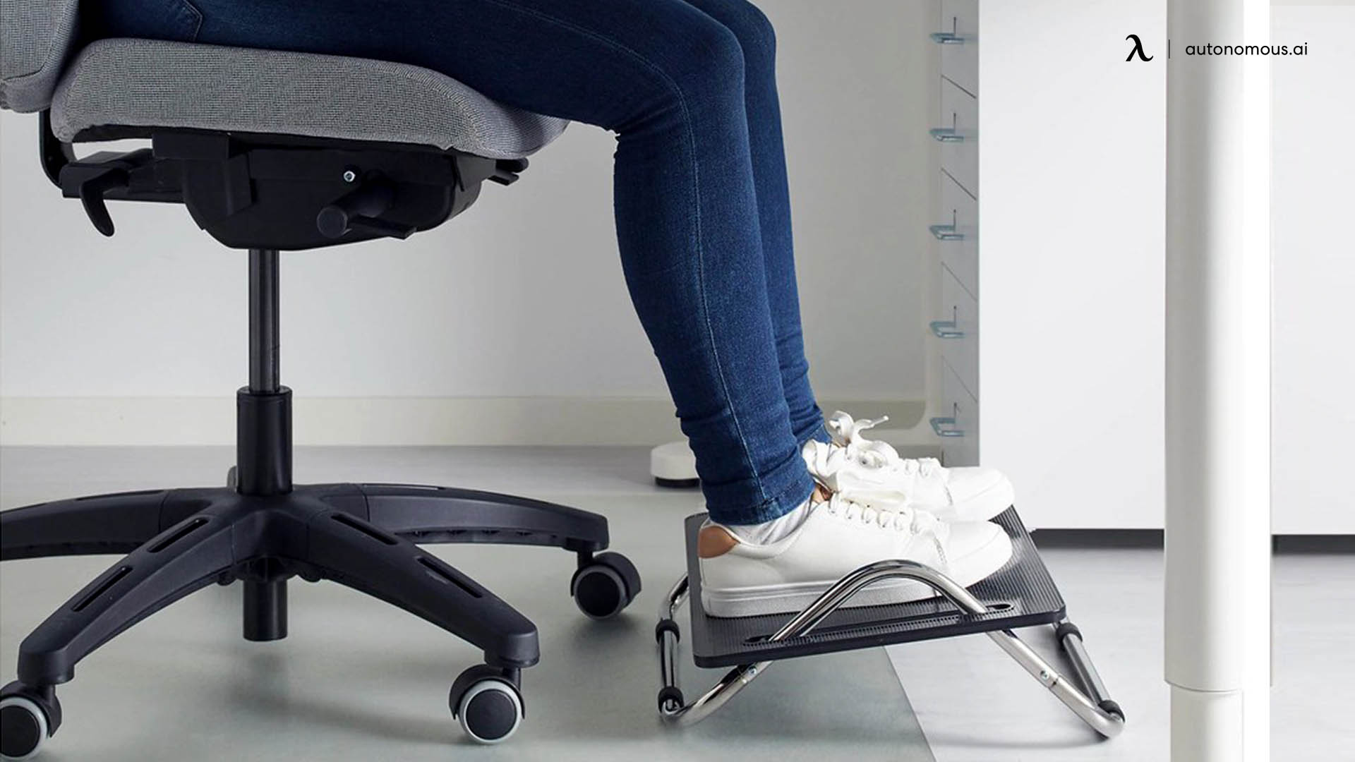 How to Adjust an Office Chair When You are Short and Petite