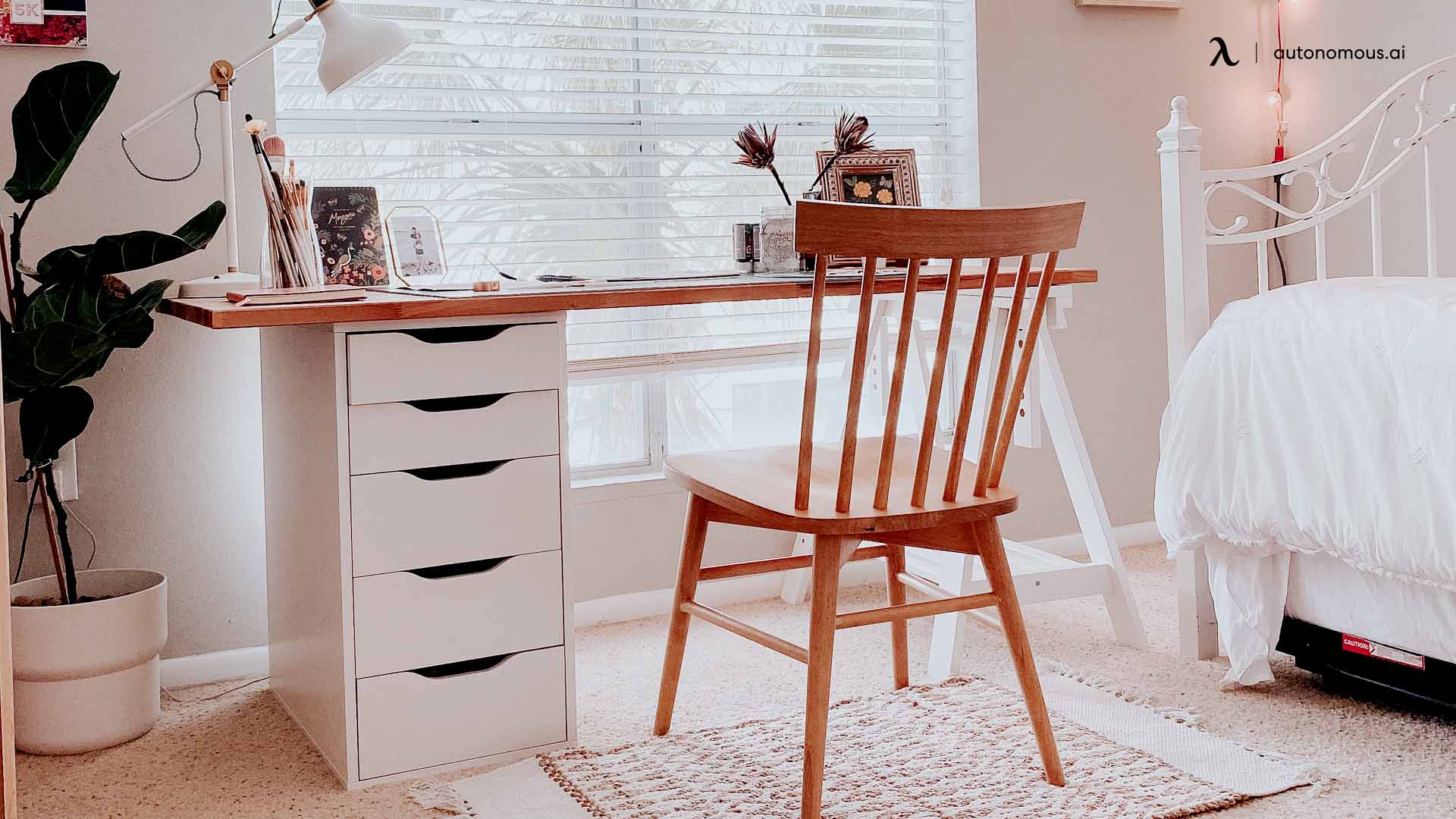 5 Ideas For Setting Up a Desk in Your Bedroom