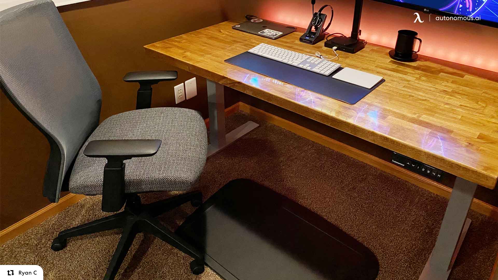 My custom table top, desk legs from uplift desk. Couldn't be happier!!! Now  need to deck out the walls and shelves : r/desksetup