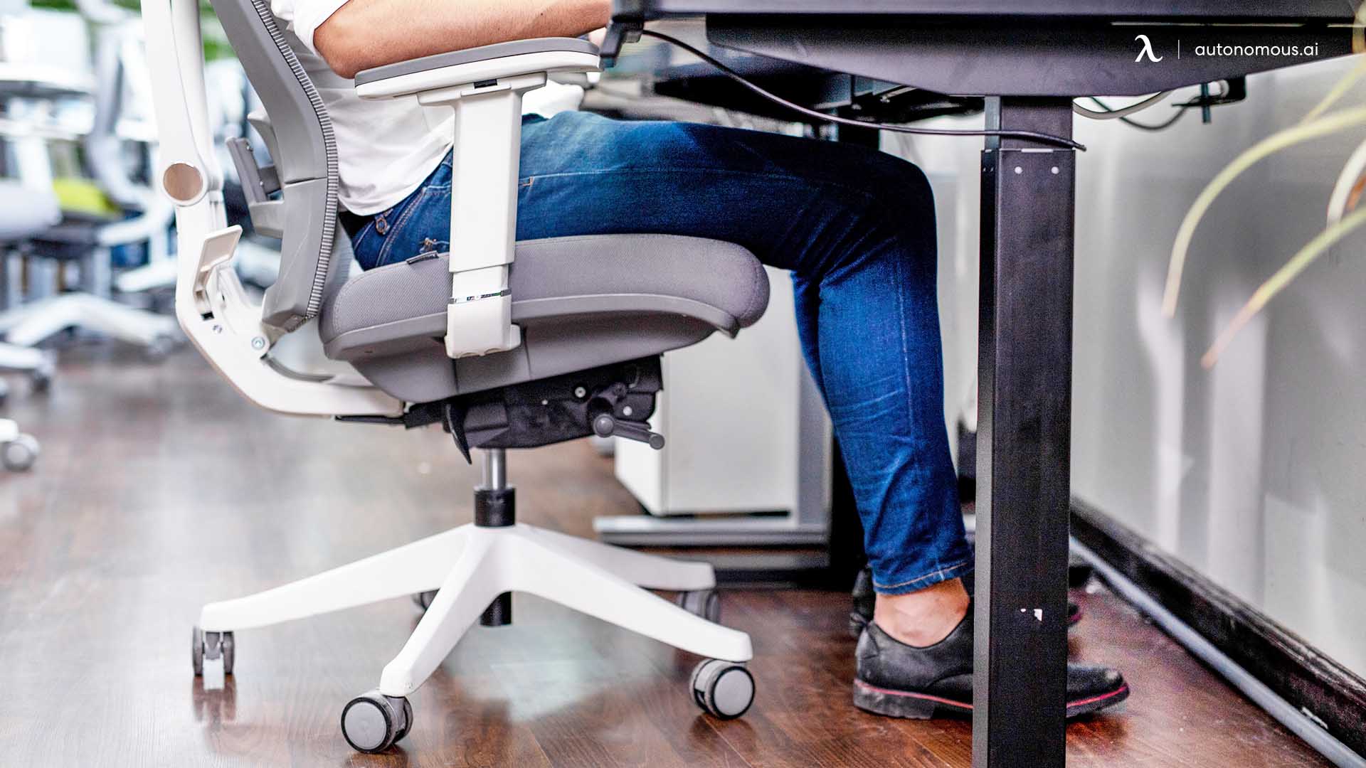 Looking for a good chair that gives back and neck support while working at  a desk (bulging disc in cervical spine + neck tension problems from forward  head) : r/Ergonomics