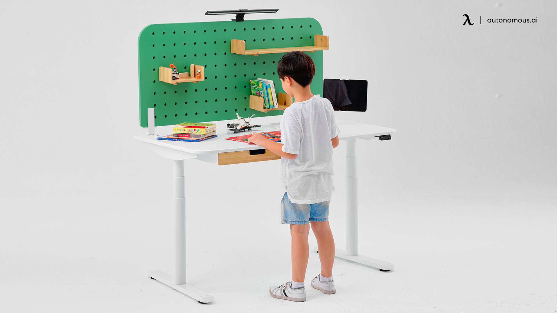 https://cdn.autonomous.ai/static/upload/images/common/upload/20210604/The-Proper-Height-for-a-Kids-Desk-by-Ages_26b06ca29de.jpg